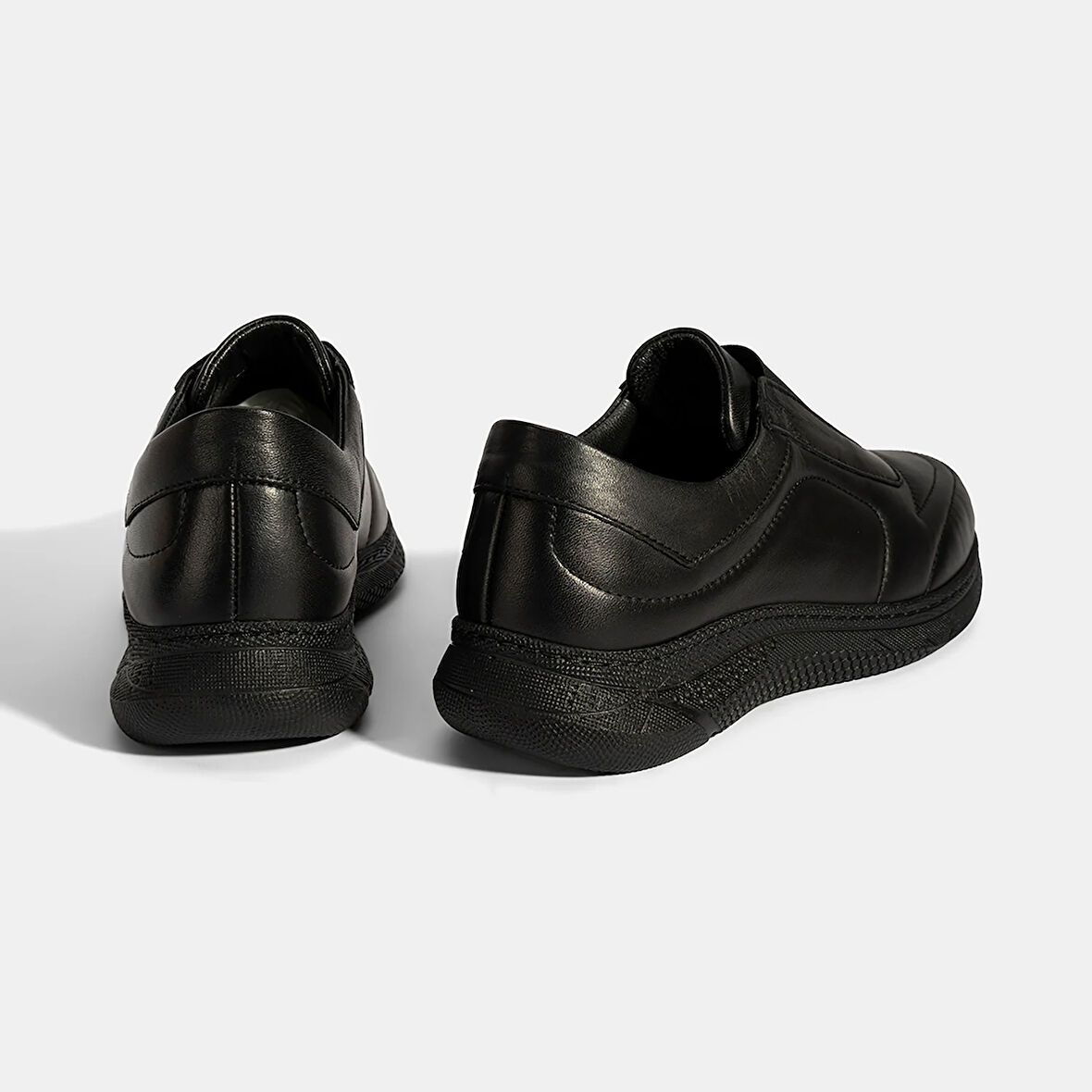 Kadın Siyah Lastikli Deri Spor Ayakkabı