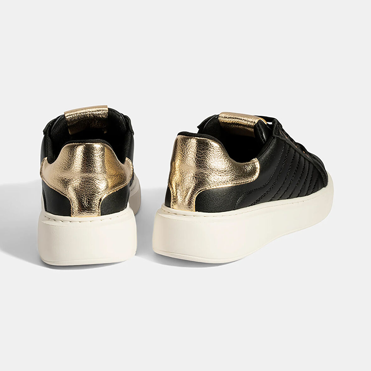 Kadın Siyah Bağcıklı Spor Ayakkabı