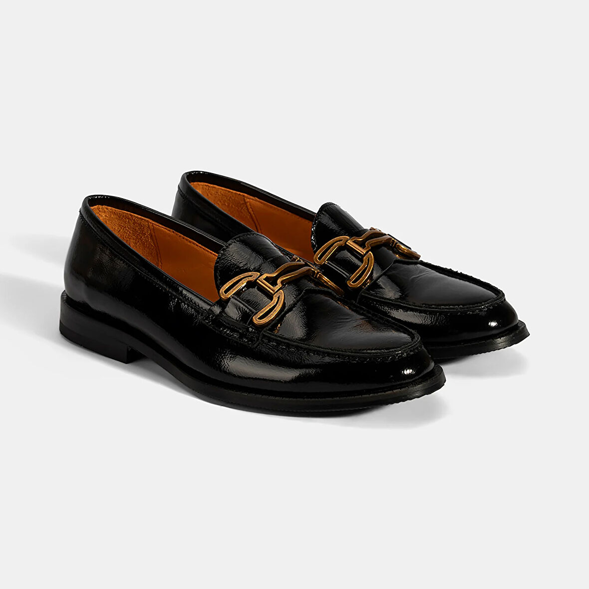 Kadın Siyah Metal Toka Aksesuarlı Rugan Loafer