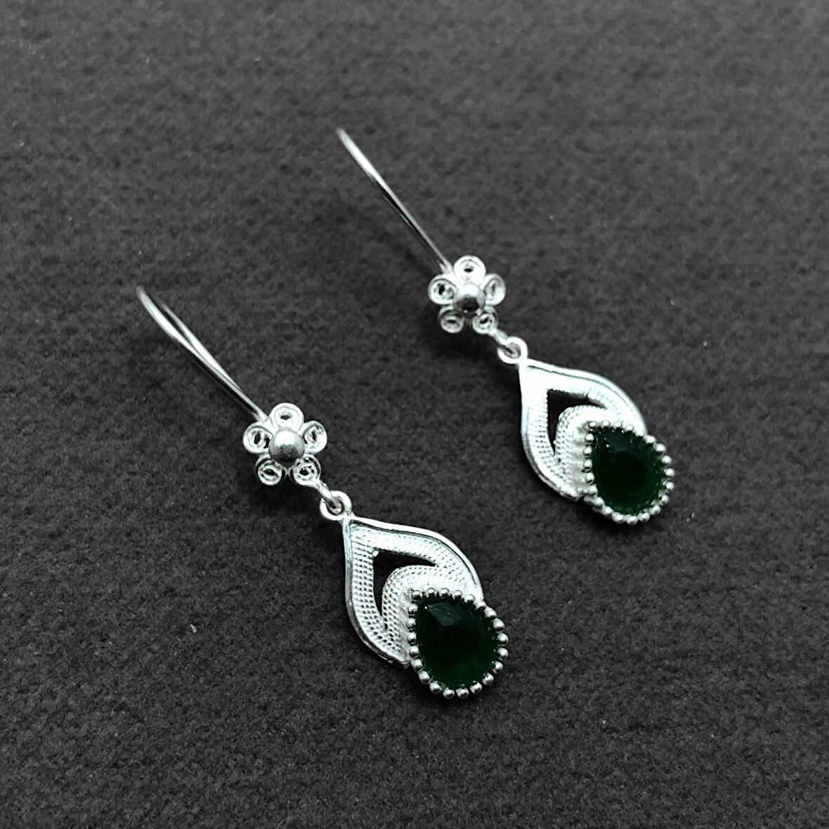 Zümrüt Taşlı Oksitli Telkari Gümüş Kadın Küpe