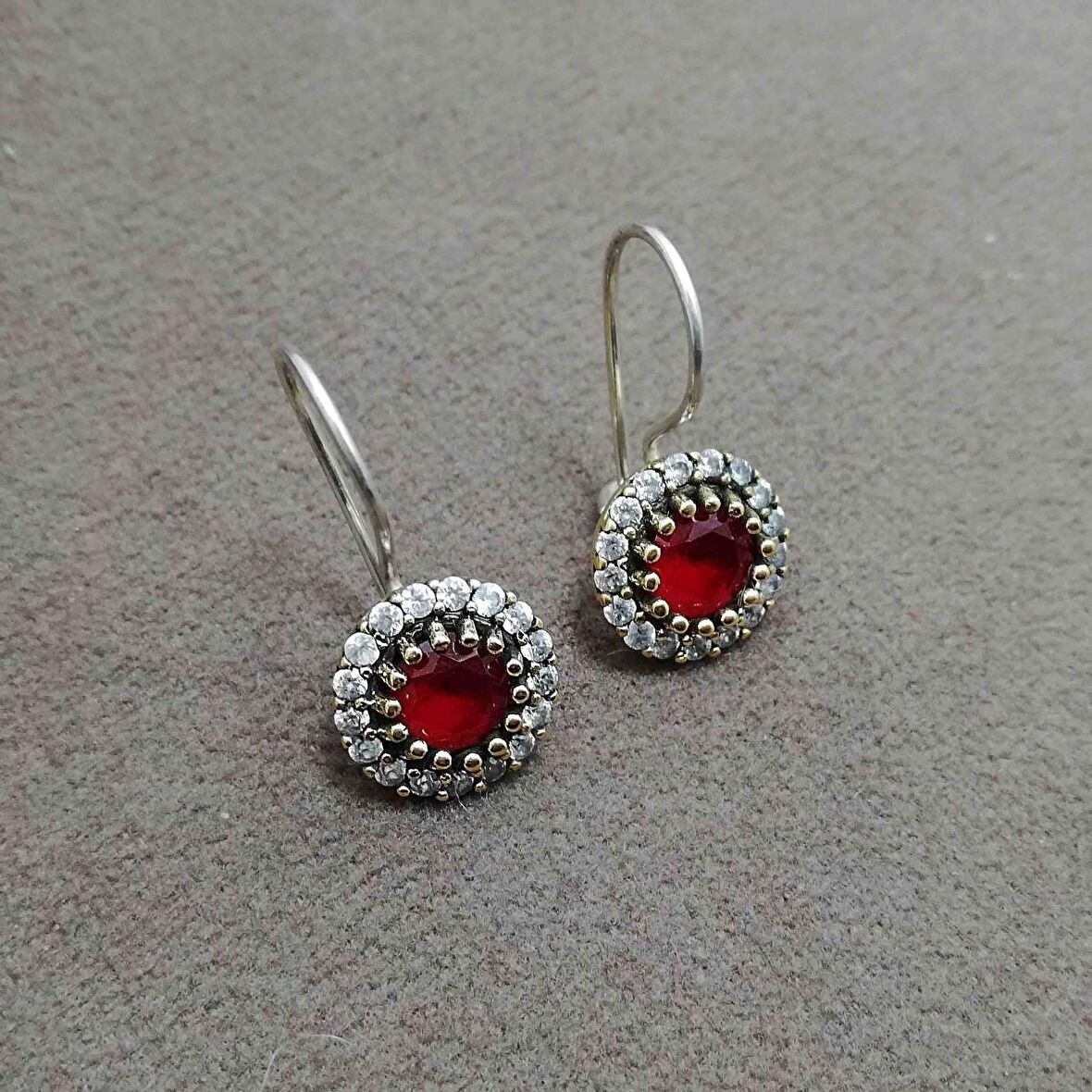 Yakut ve Beyaz Zirkon Taşlı Otantik Gümüş Kadın Küpe