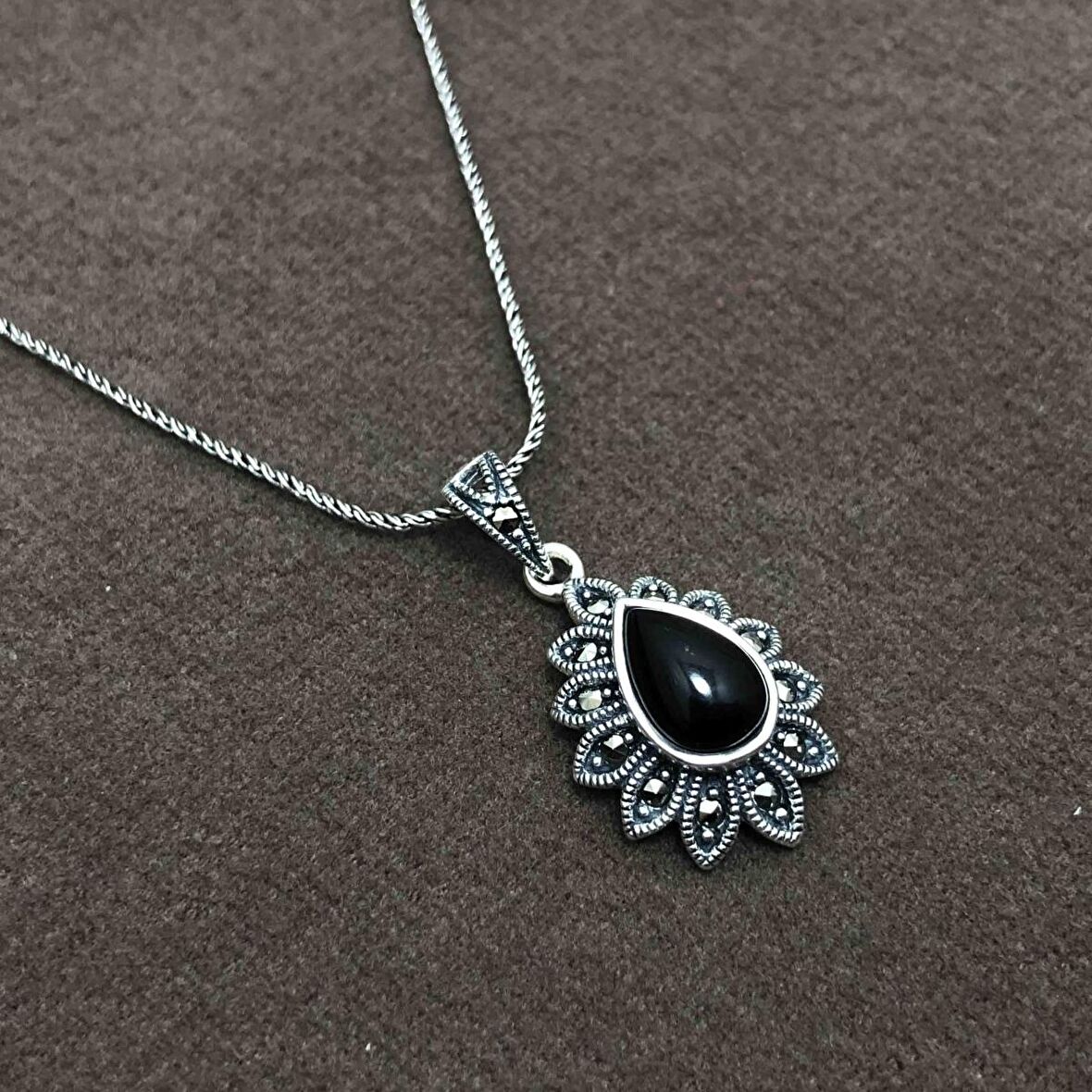 Oniks ve Markazit Taşlı 925 Ayar Gümüş Kadın Kolye