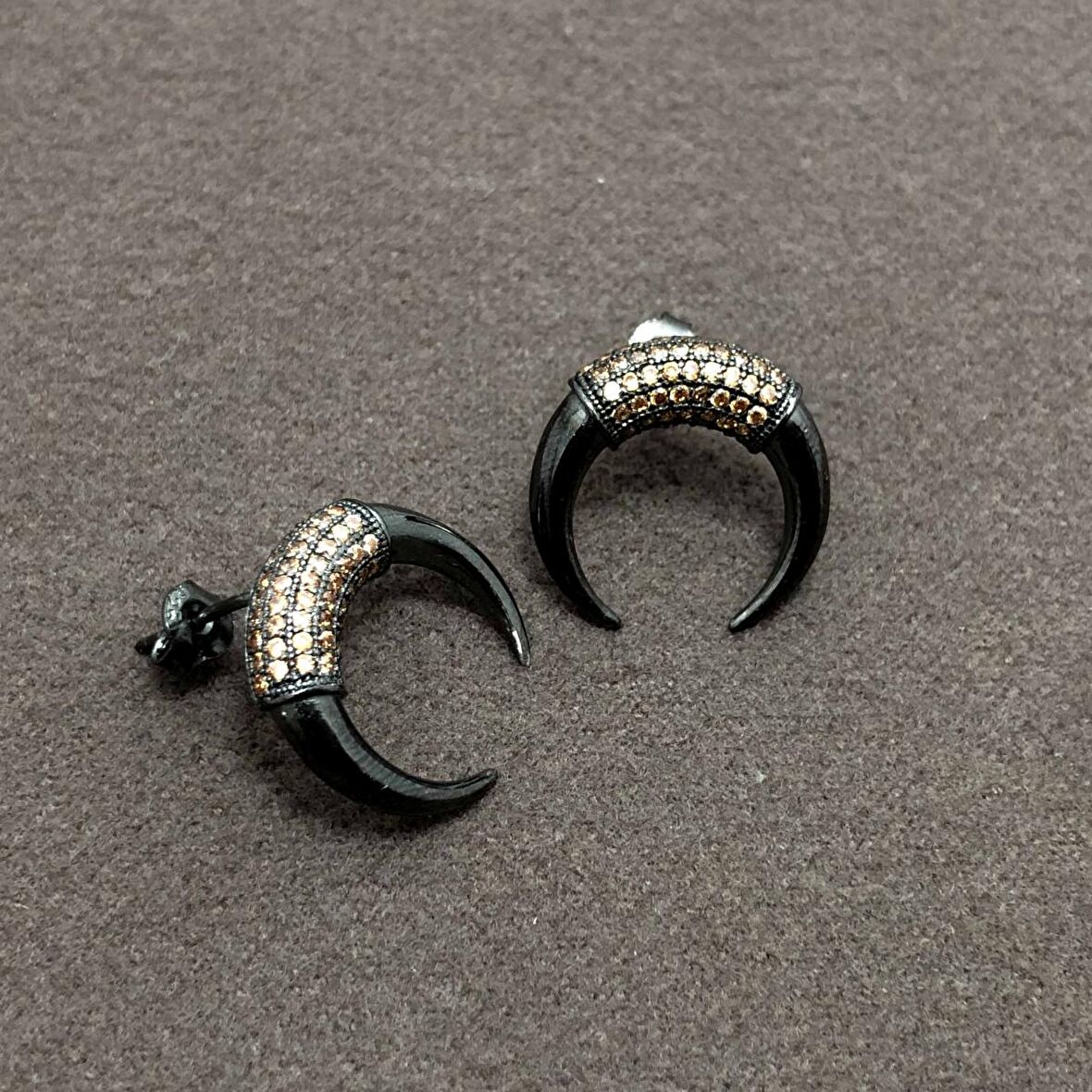 Zirkon Taşlı Modern Ay Model Gümüş Bayan Küpe