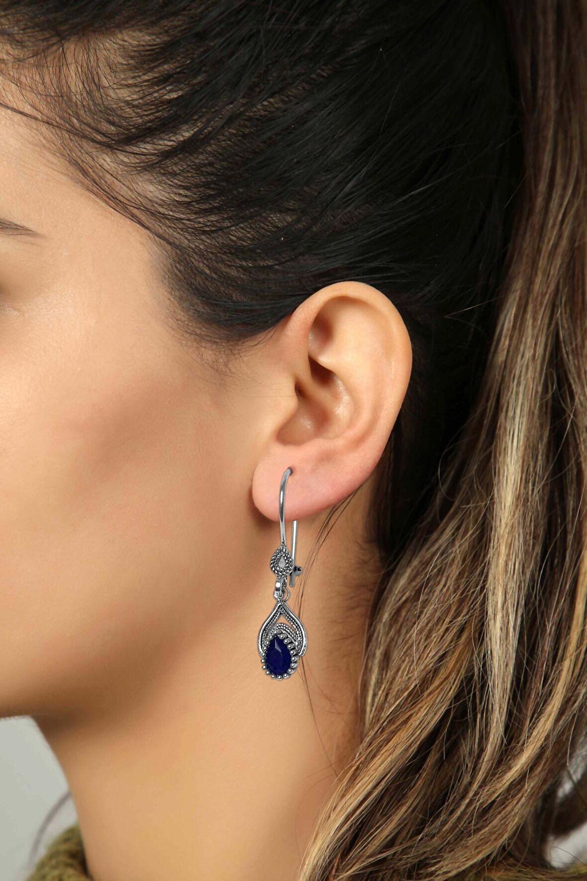 Safir Taşlı Damla Tasarım Telkari Gümüş Küpe