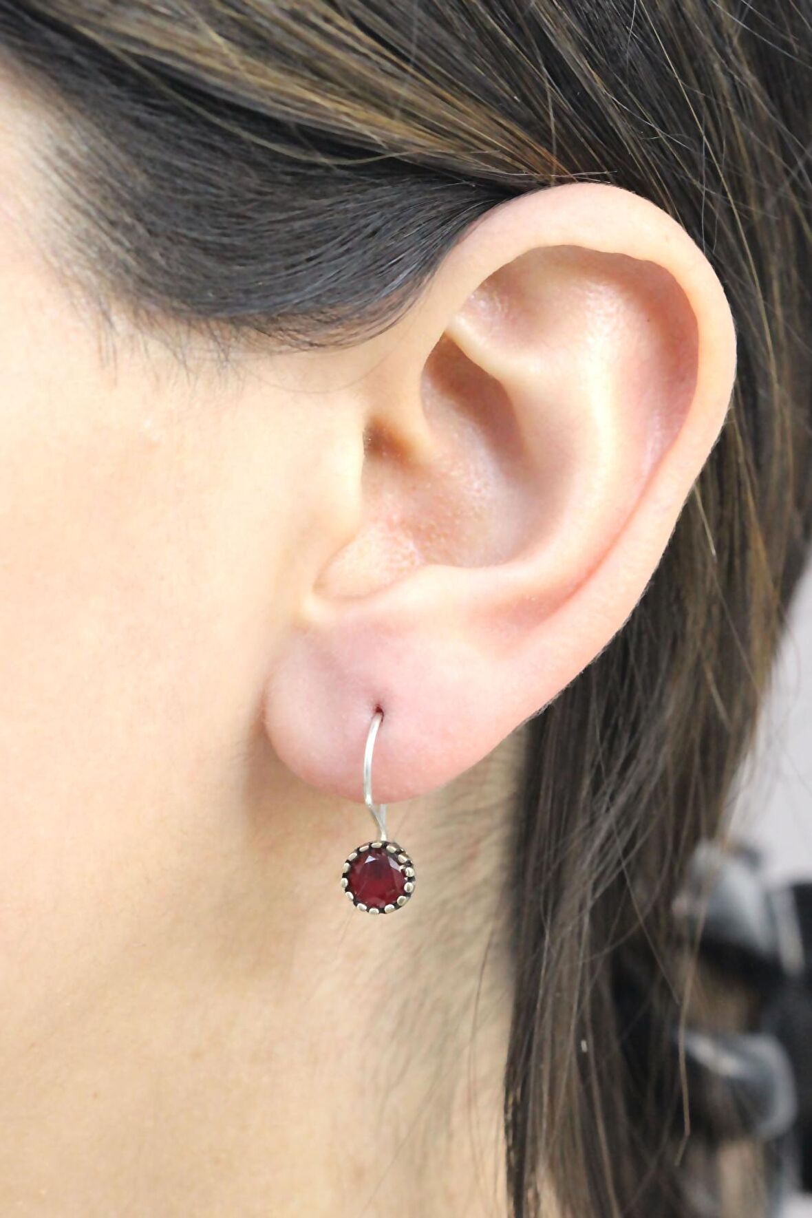 Yakut Taşlı Otantik Kadın Gümüş Küpe