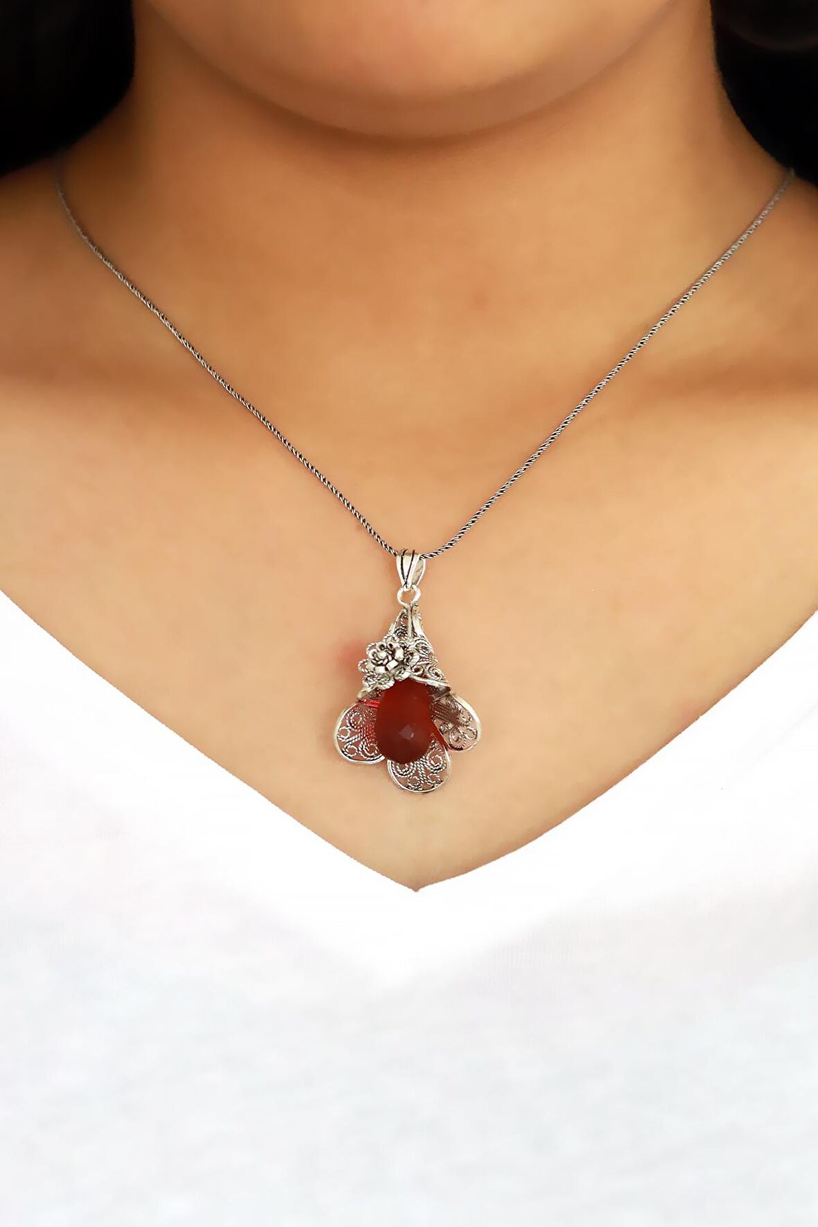 Yakut Taşlı Zambak Tasarım Telkari Gümüş Kolye