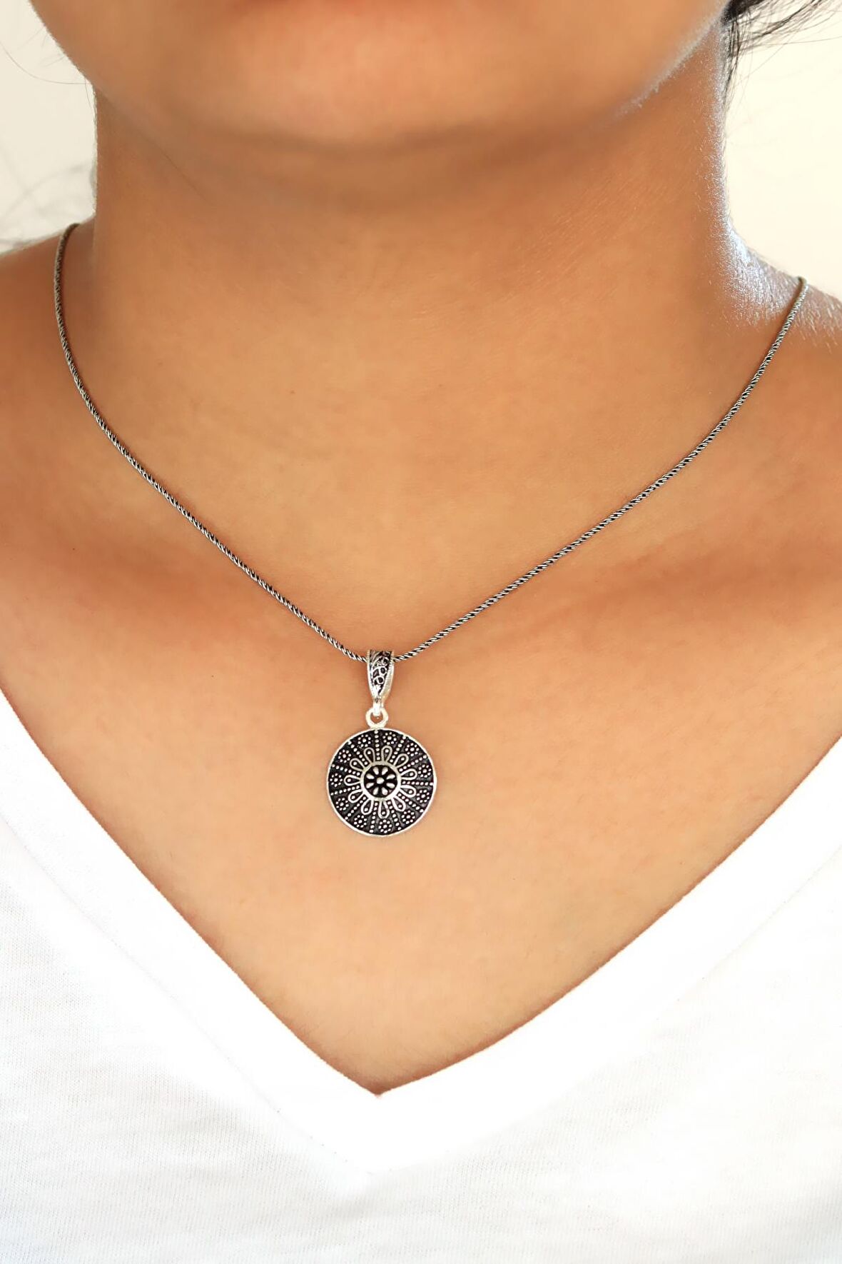 Yuvarlak Model Gümüş Mardin Hasırı Kadın Kolye