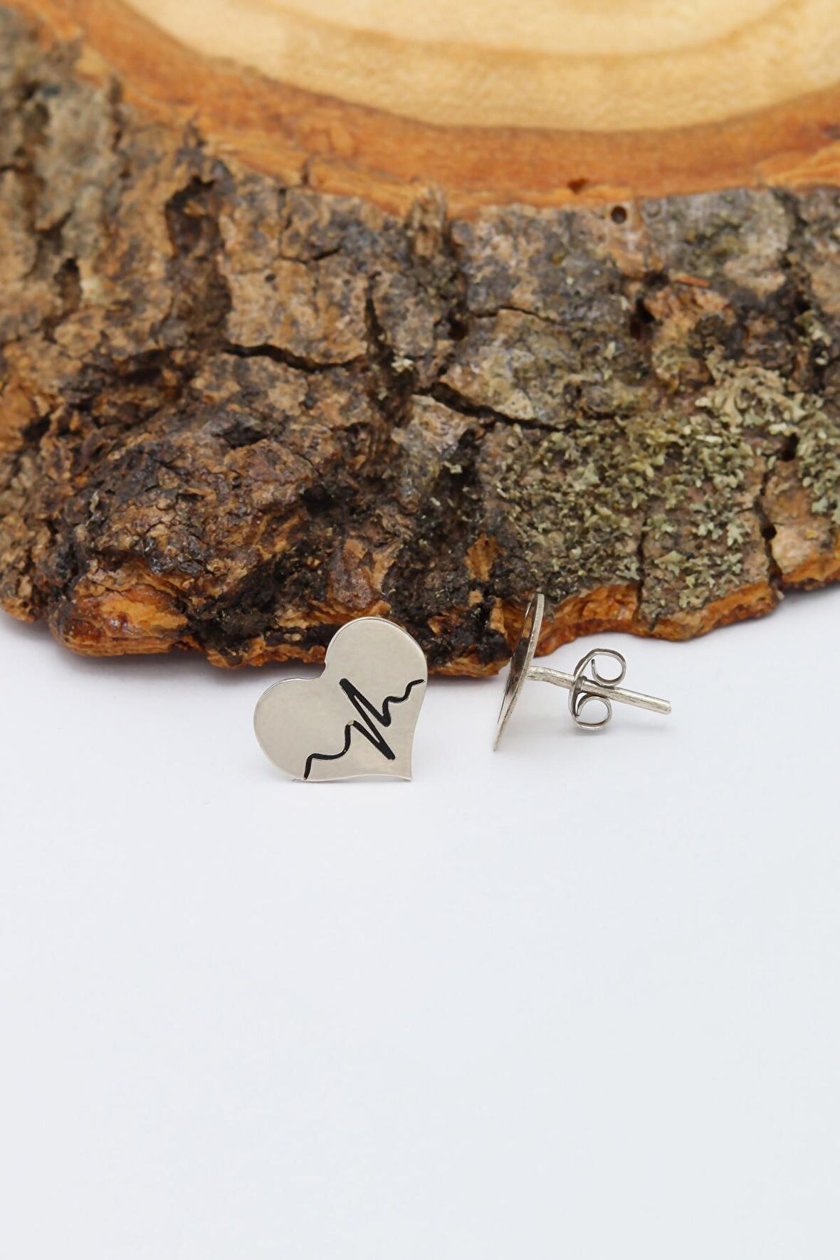 Kalp Atışı İşlemeli Gümüş Küpe 201020242