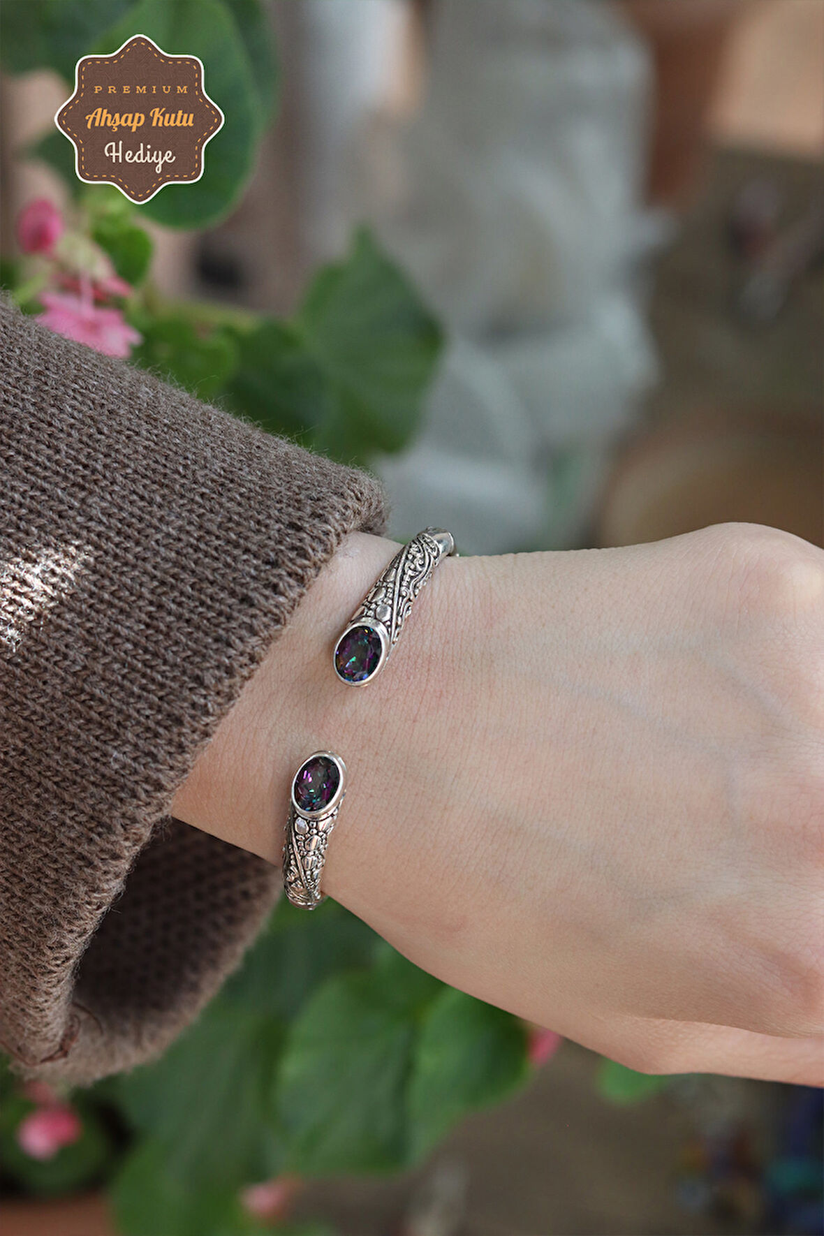 Mistik Topaz Taşlı Yöresel İşlemeli 925 Ayar Saf Gümüş Kadın Bilezik 201024055