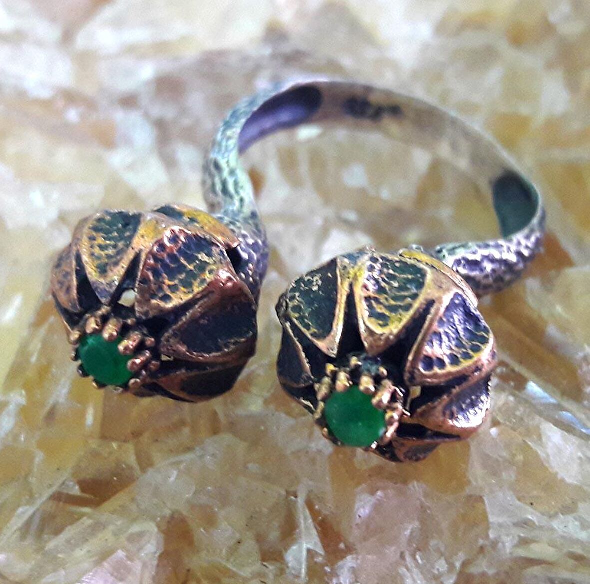 Zümrüt Taşlı Çiçek Model Gümüş Kadın Otantik Yüzük