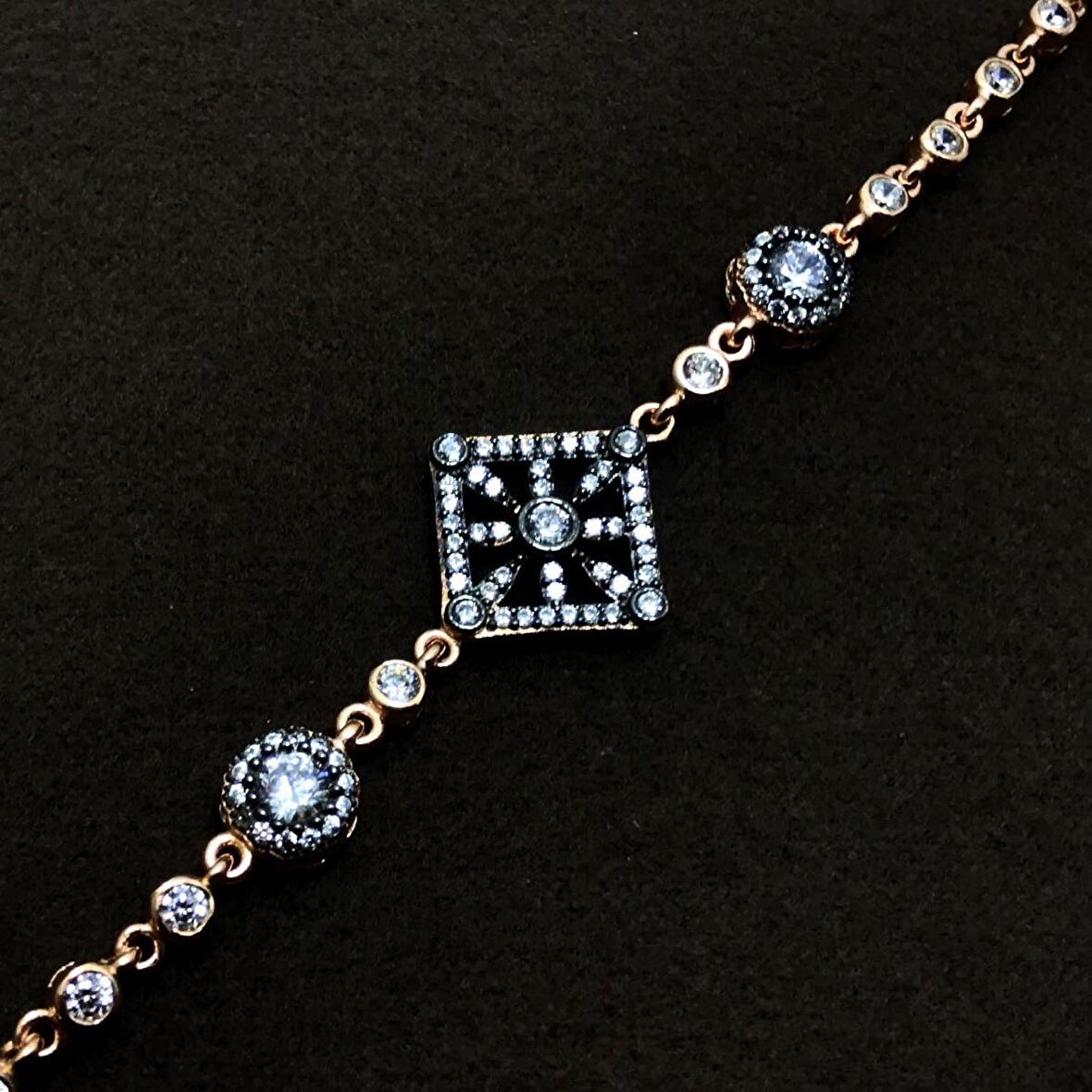 Kare Model Zirkon Taşlı Rose Gümüş Kadın Bileklik