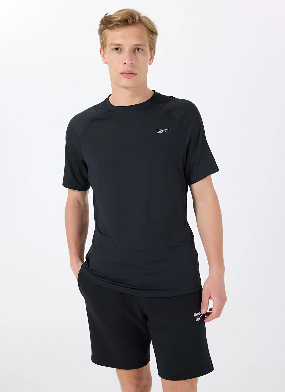 Reebok CN 1026 KANYA TEE Siyah Yuvarlak Yaka Regular Fit Düz Erkek T-Shirt