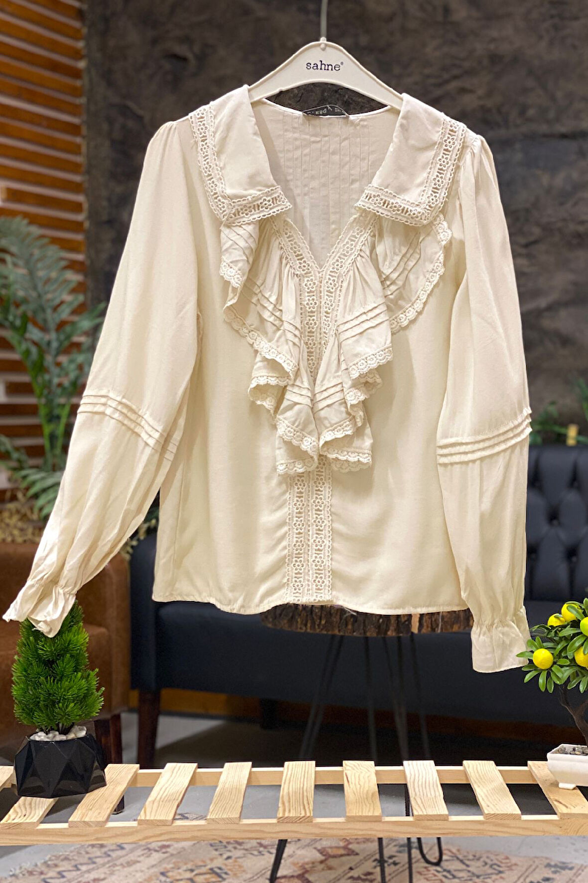 Yaka Fırfırlı Uzun Kol Vual Bluz