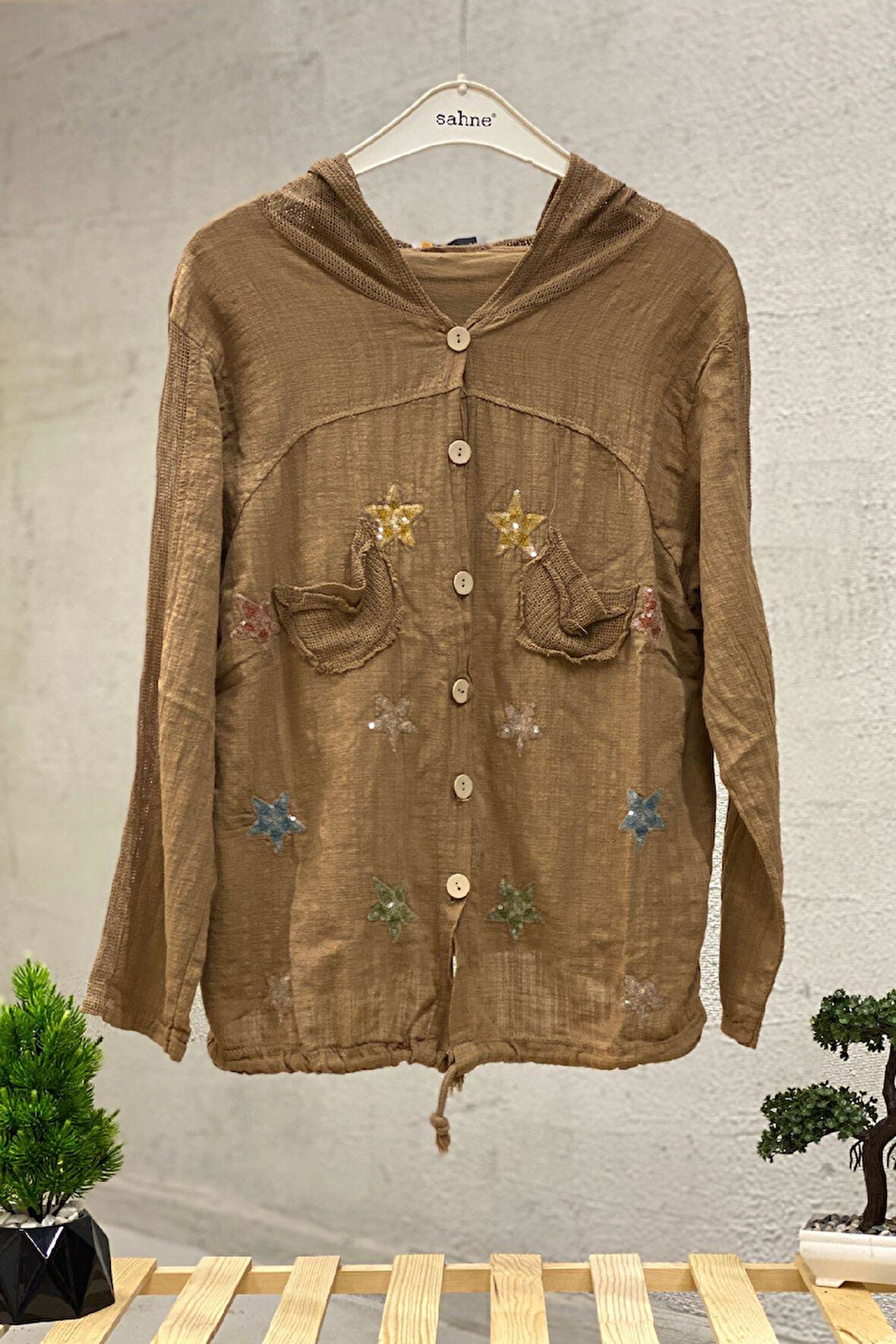 Yıldızlı Uzun Kol Kapşonlu Keten Gömlek