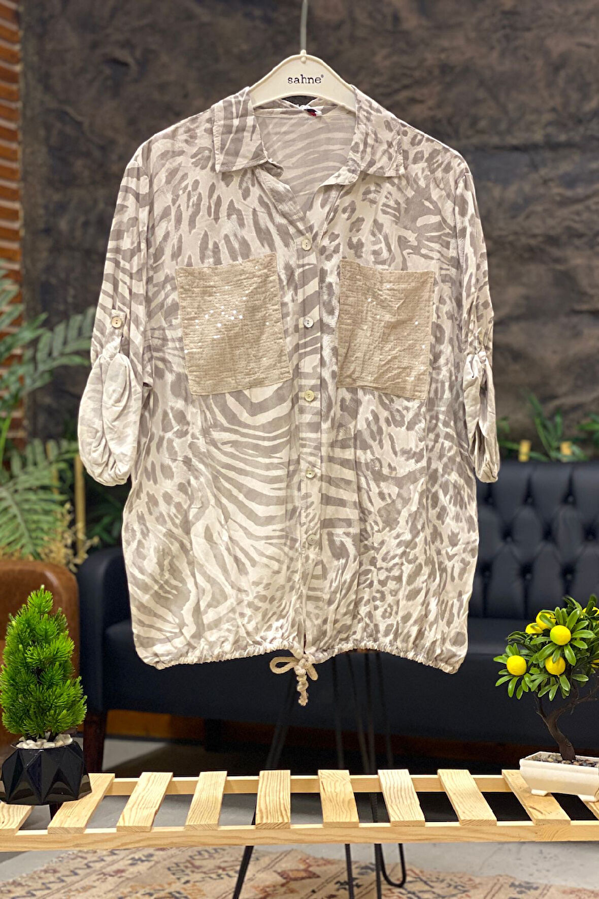 Batik Leopar Desen Pul Detaylı Vual Gömlek