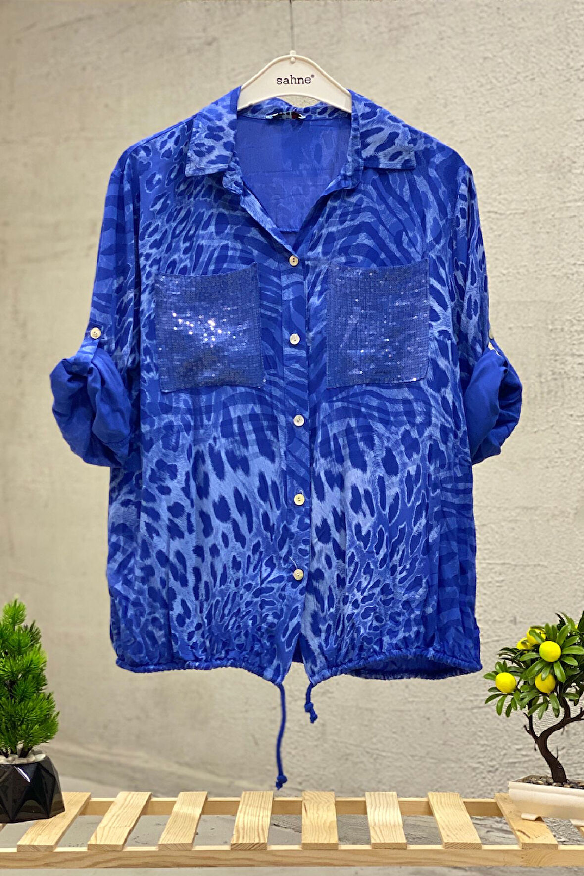 Batik Leopar Desen Pul Detaylı Vual Gömlek