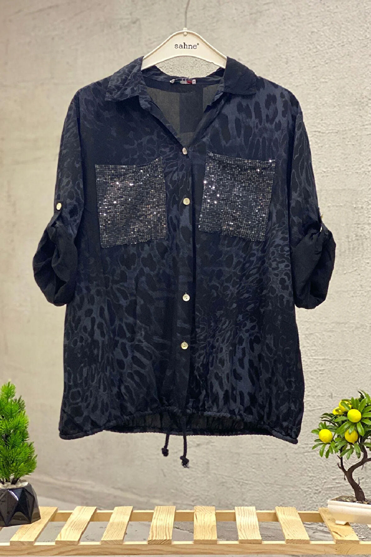 Batik Leopar Desen Pul Detaylı Vual Gömlek