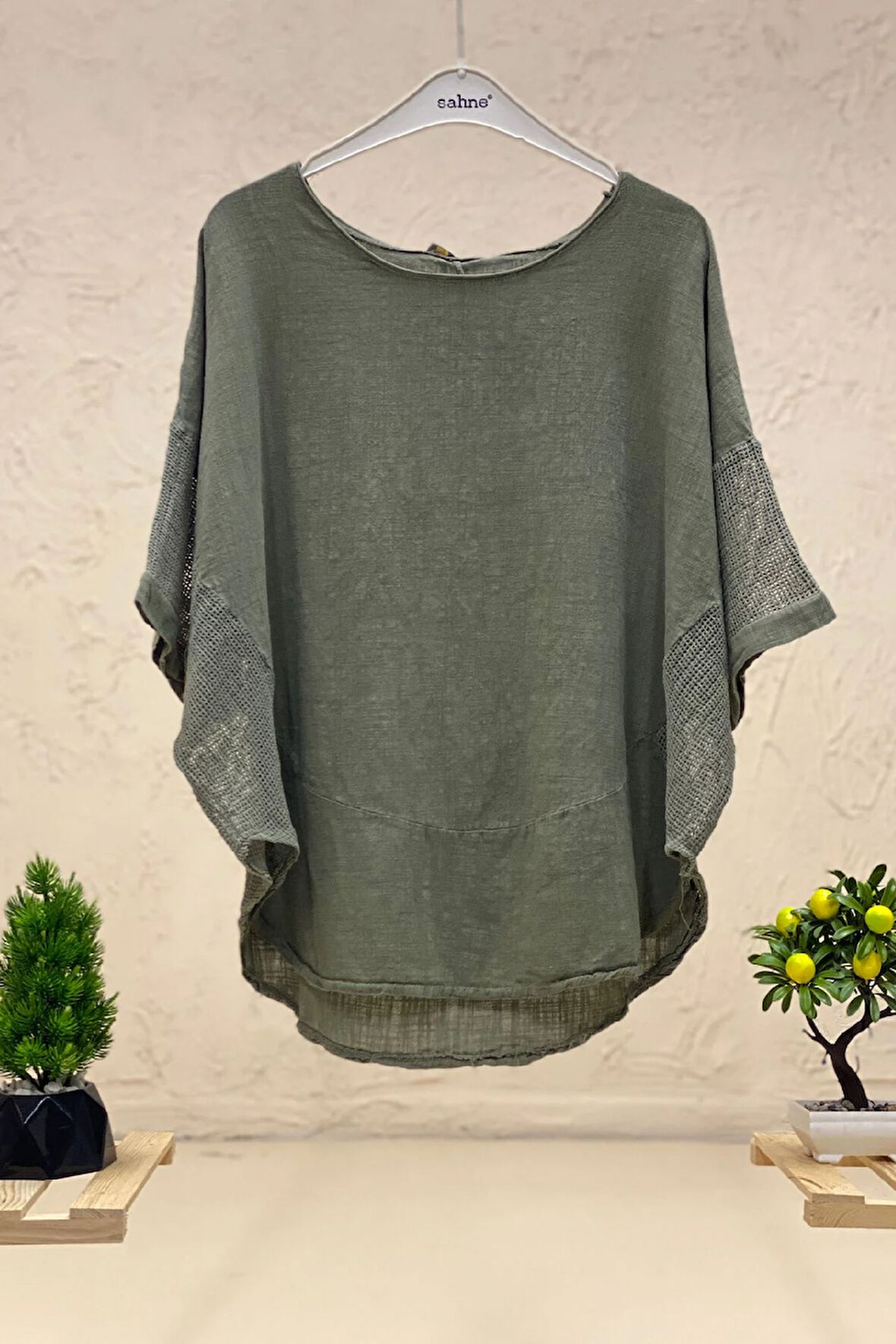 Yanları Fileli Oval Kesim Keten Bluz