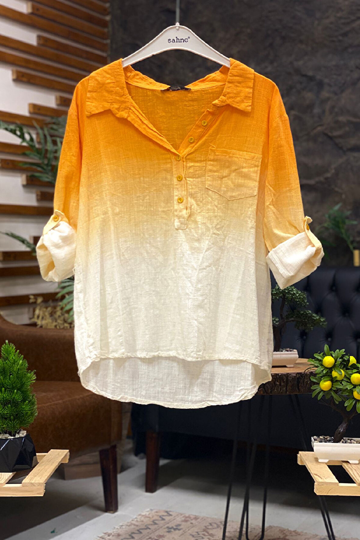 Batik Desen Yakalı Yarım Düğmeli Gömlek