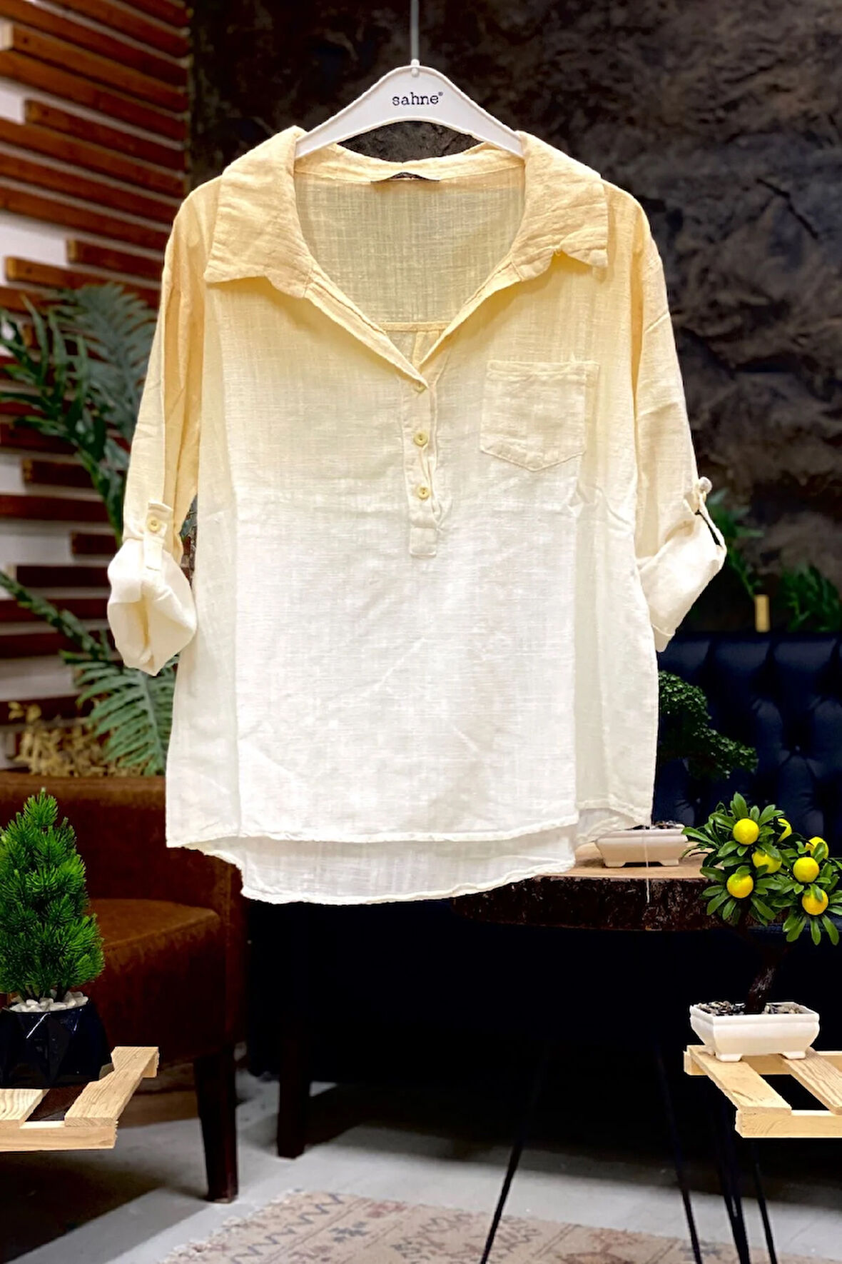 Batik Desen Yakalı Yarım Düğmeli Gömlek