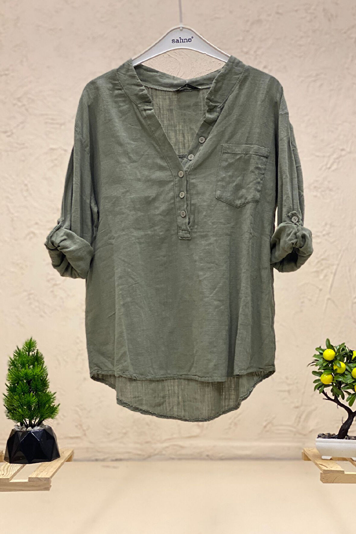 Hakim Yaka Düğmeli Keten Bluz