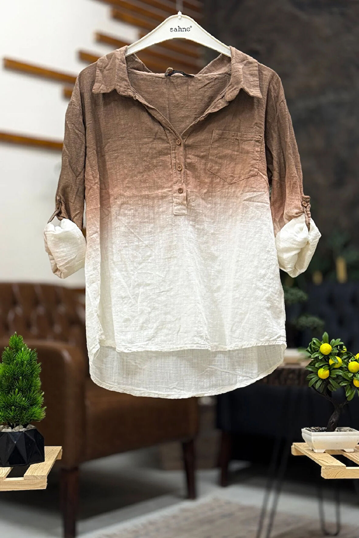 Batik Desen Yakalı Yarım Düğmeli Gömlek