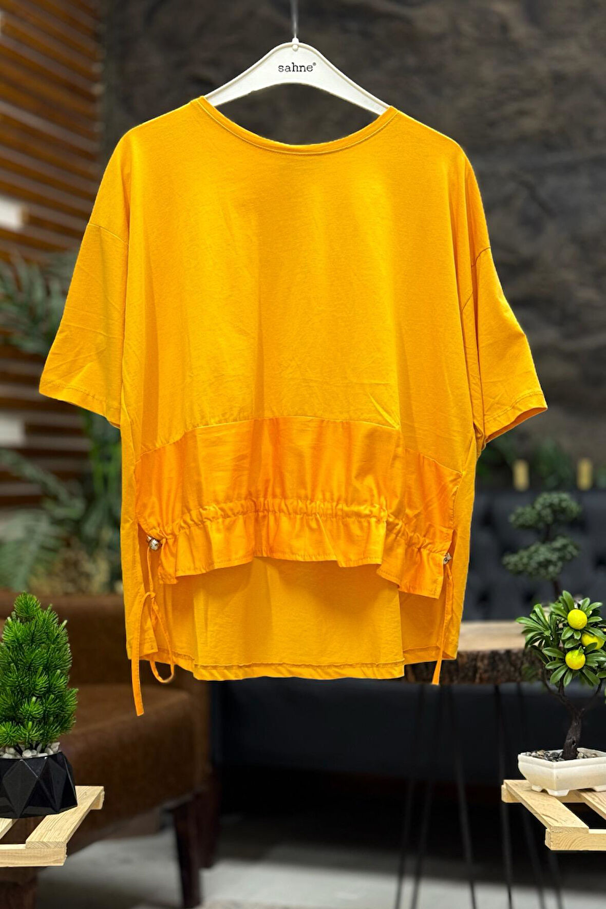 Eteği Bağcıklı Kumaş Detaylı Kısa Kol Tshirt