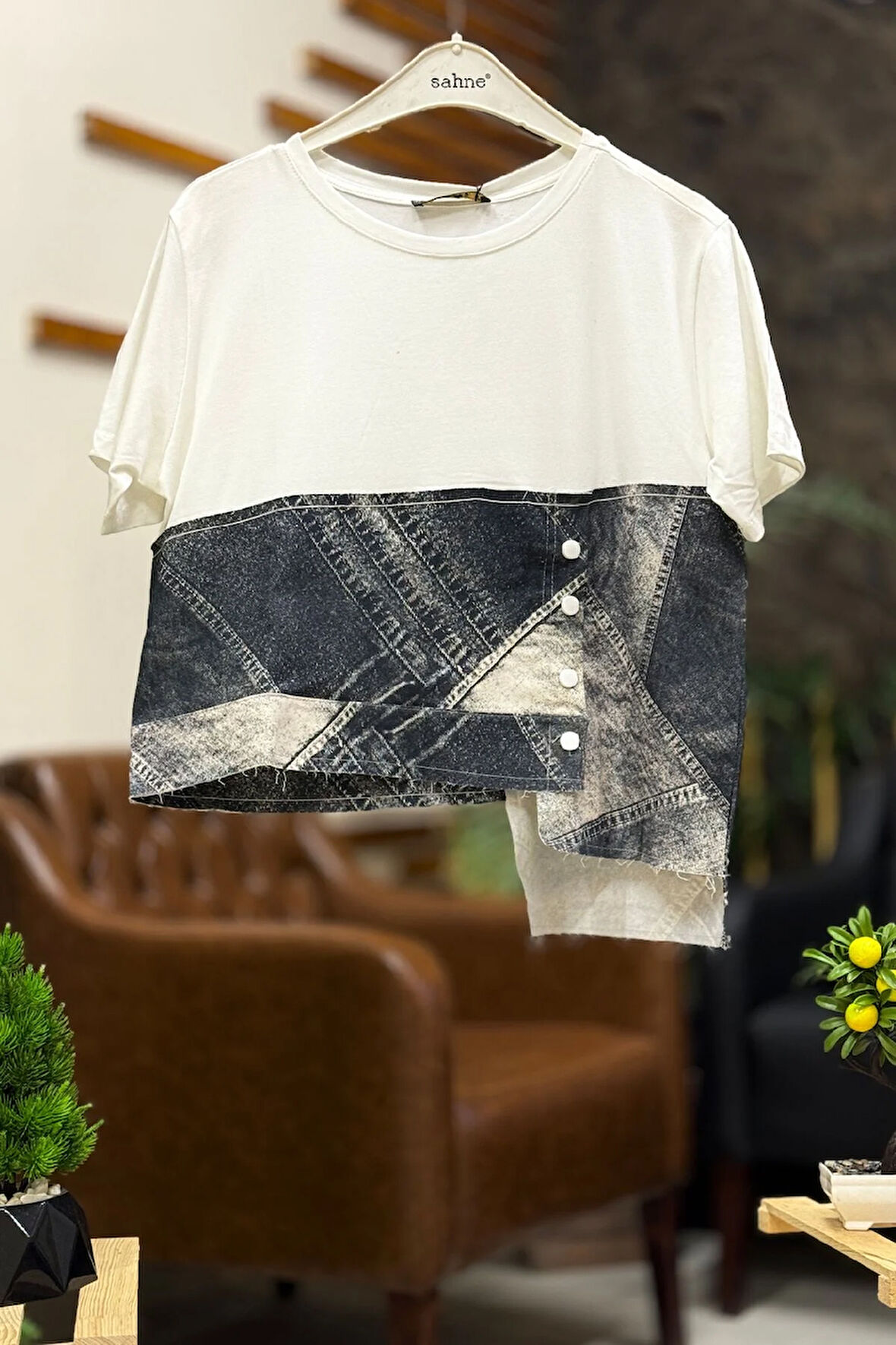 Alt Düğme ve Baskı Detaylı Penye Tshirt