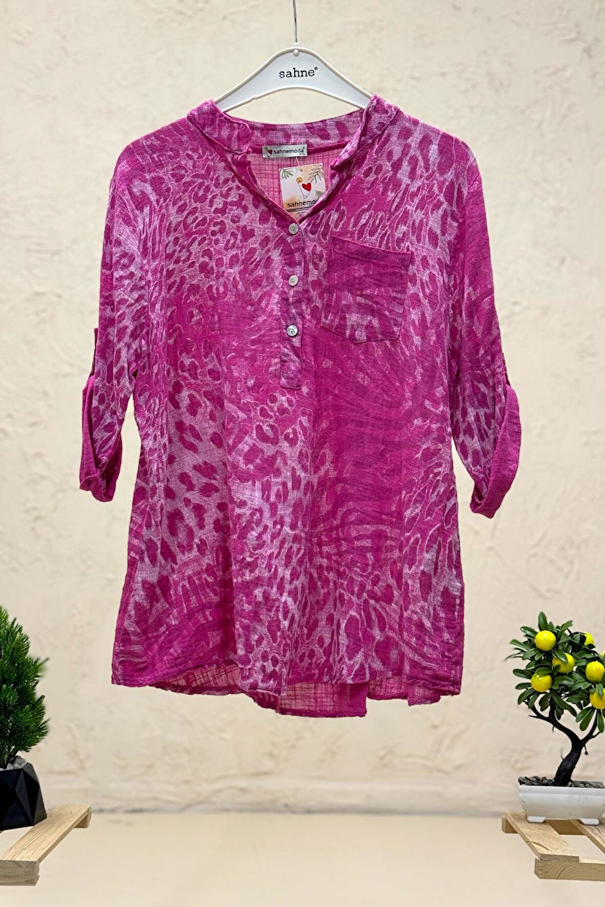 Leopar Desen 3 Düğme İthal Keten Gömlek