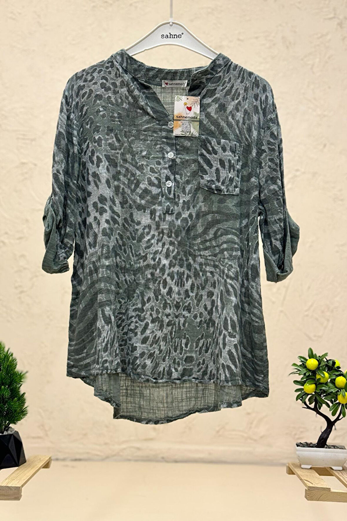 Leopar Desen 3 Düğme İthal Keten Gömlek