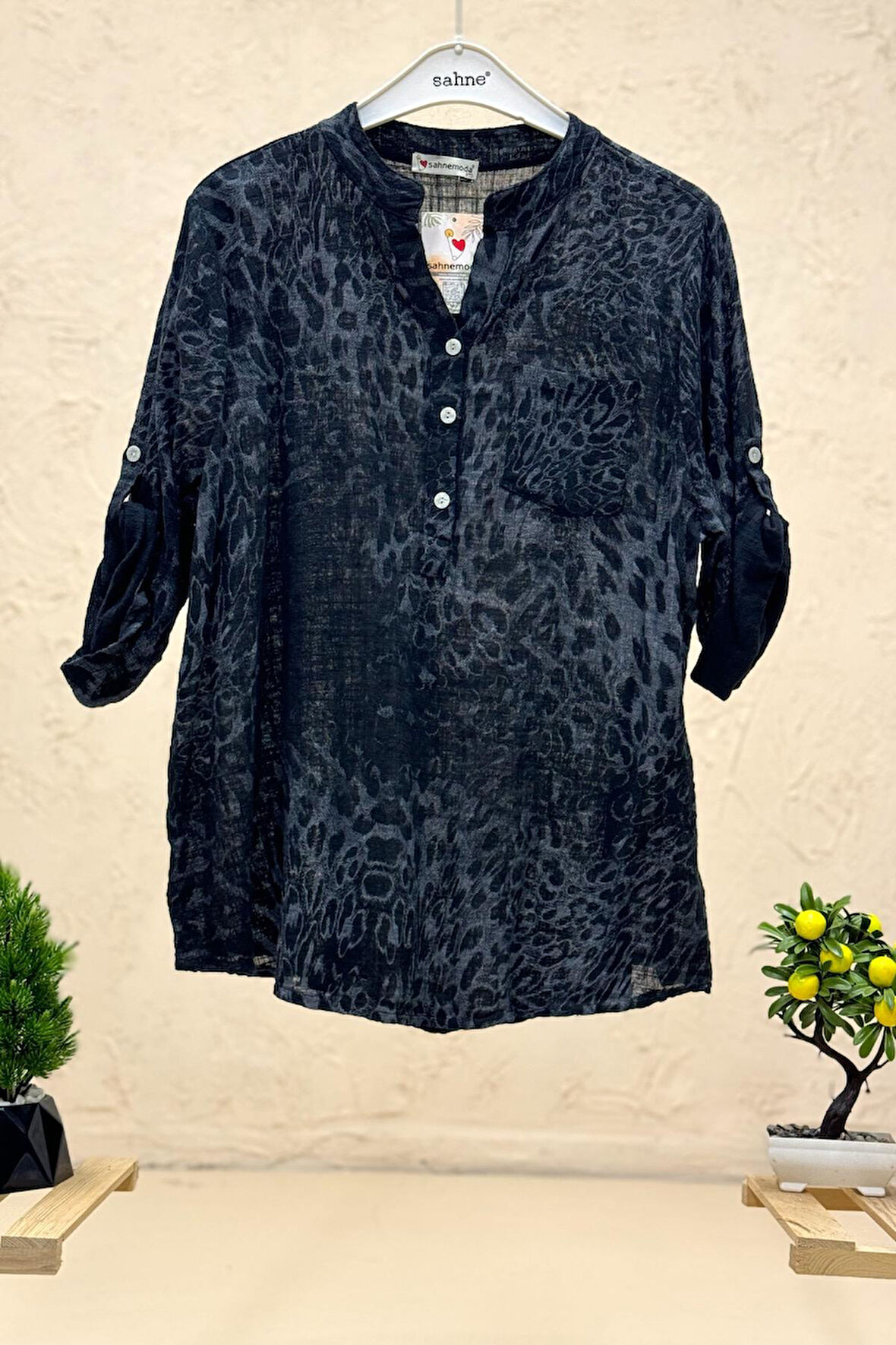 Leopar Desen 3 Düğme İthal Keten Gömlek