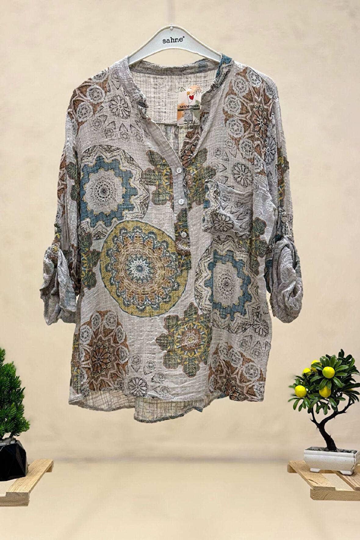Mandala Ve Çiçek Desen Hakim Yaka Keten Gömlek