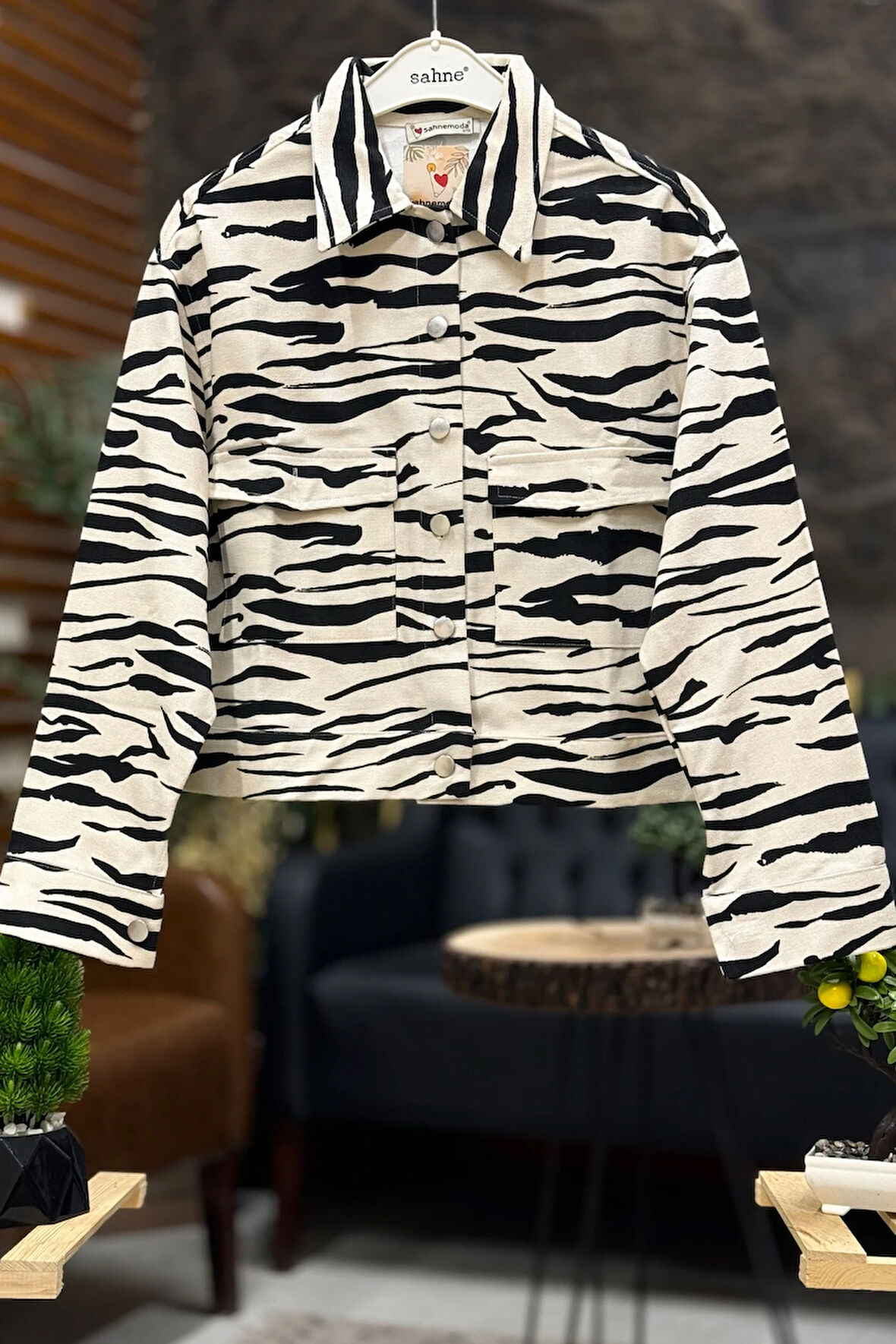 Zebra Desen Yakalı Kısa Ceket