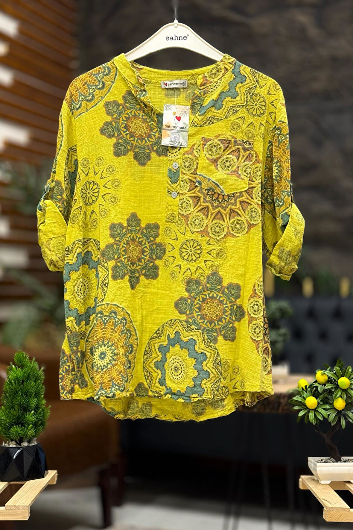 Mandala Ve Çiçek Desen Hakim Yaka Keten Gömlek
