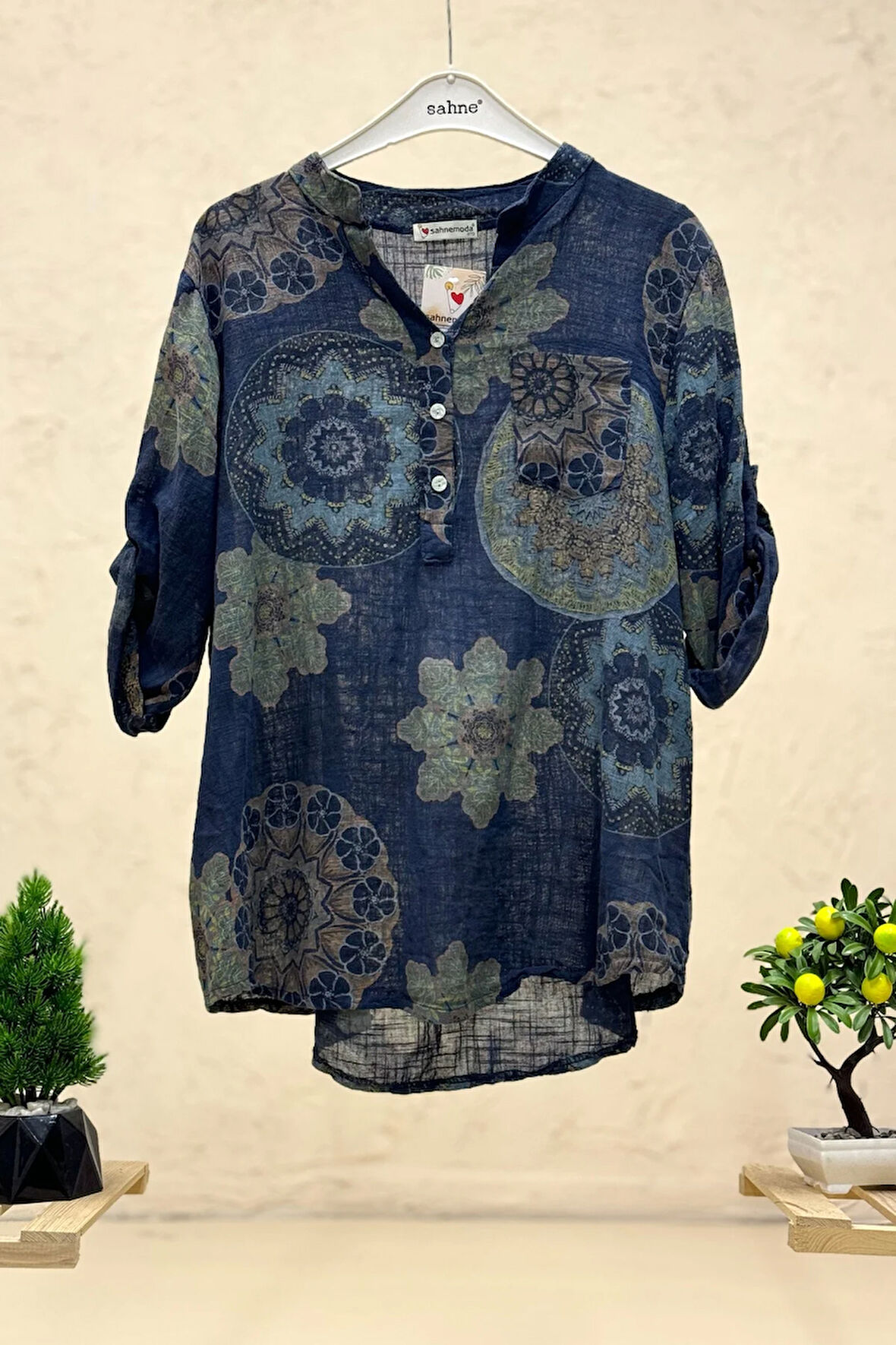 Mandala Ve Çiçek Desen Hakim Yaka Keten Gömlek