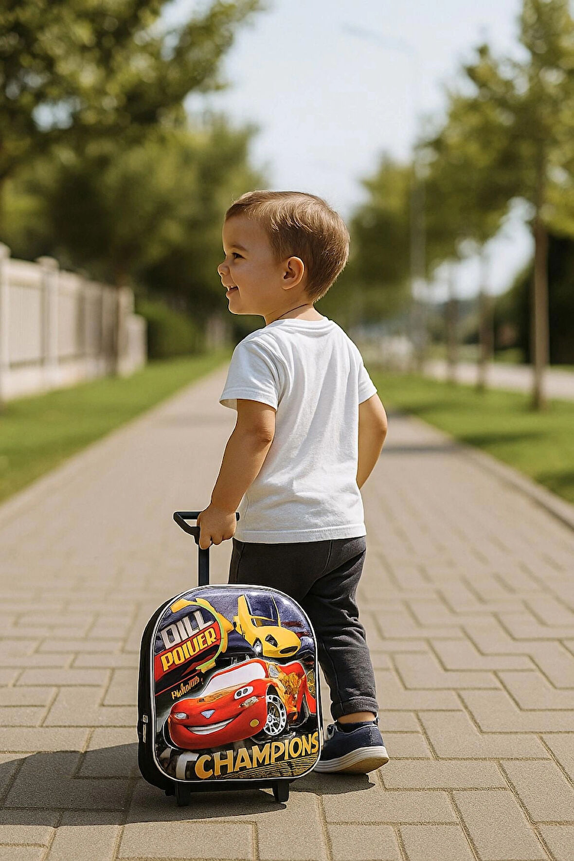 NEWFULL ÇEKÇEKLİ Erkek Çocuk  ANAOKUL SIRT ÇANTASI-SİYAH KIRMIZI