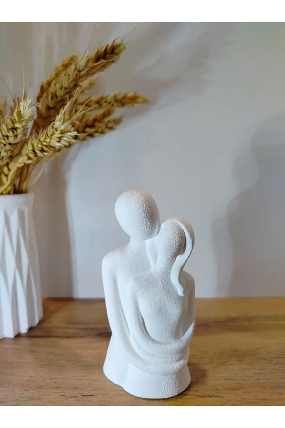 Soyut Sevgi Heykeli – Minimalist & Anlam Yüklü Dekoratif Figür