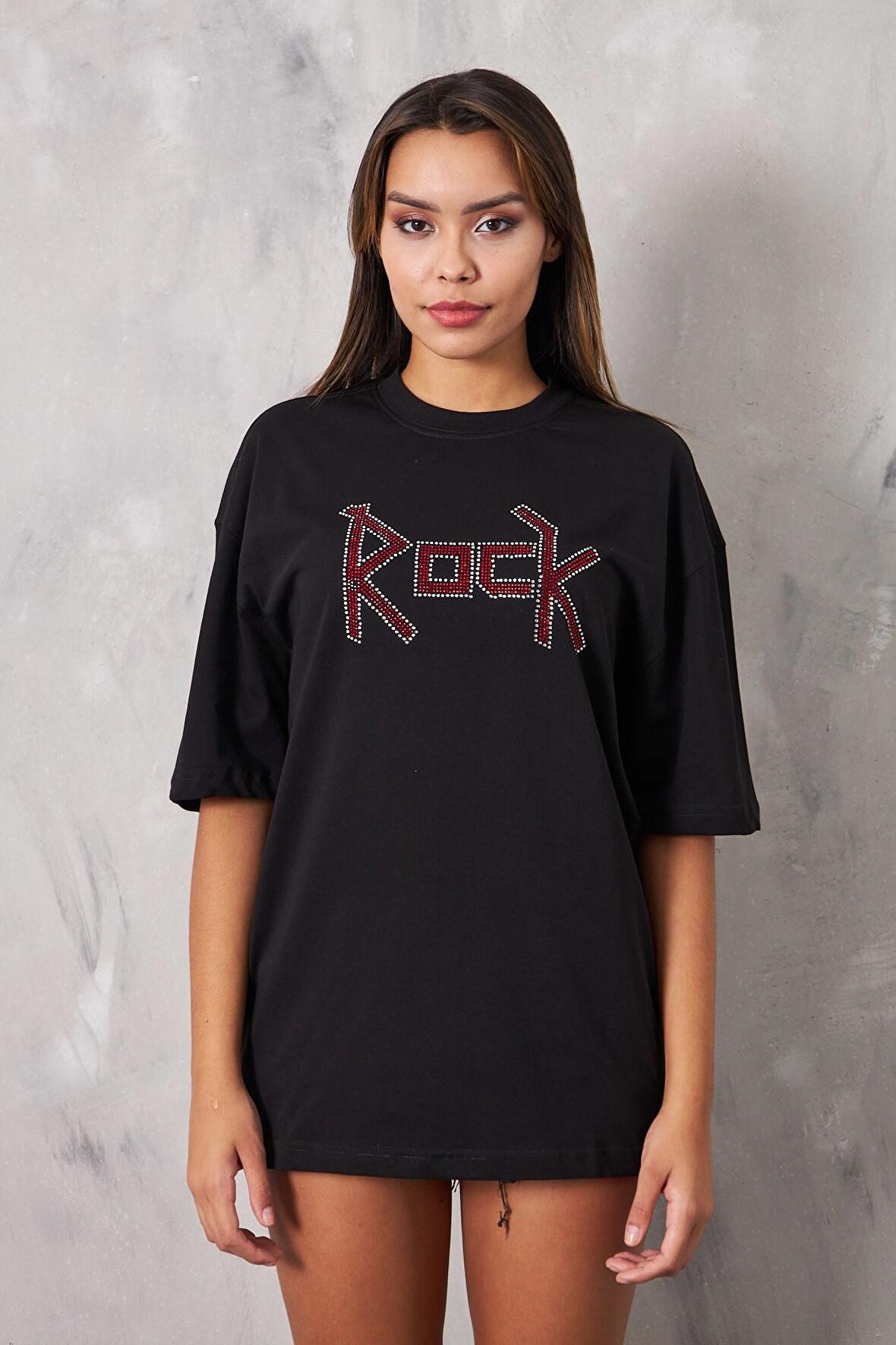 The Champ Rock Yazılı Kırmızı Taş İşlemeli Tasarım Oversize Siyah Kadın T-Shirt