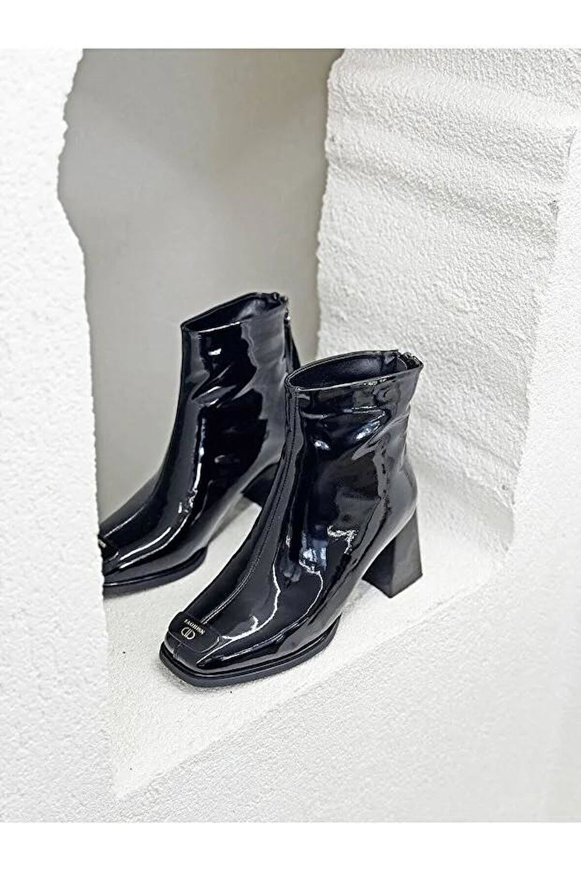 Guja 26K415-1 Rugan Özel Tasarım Arkadan Fermuarlı Topuklu Kadın Bot