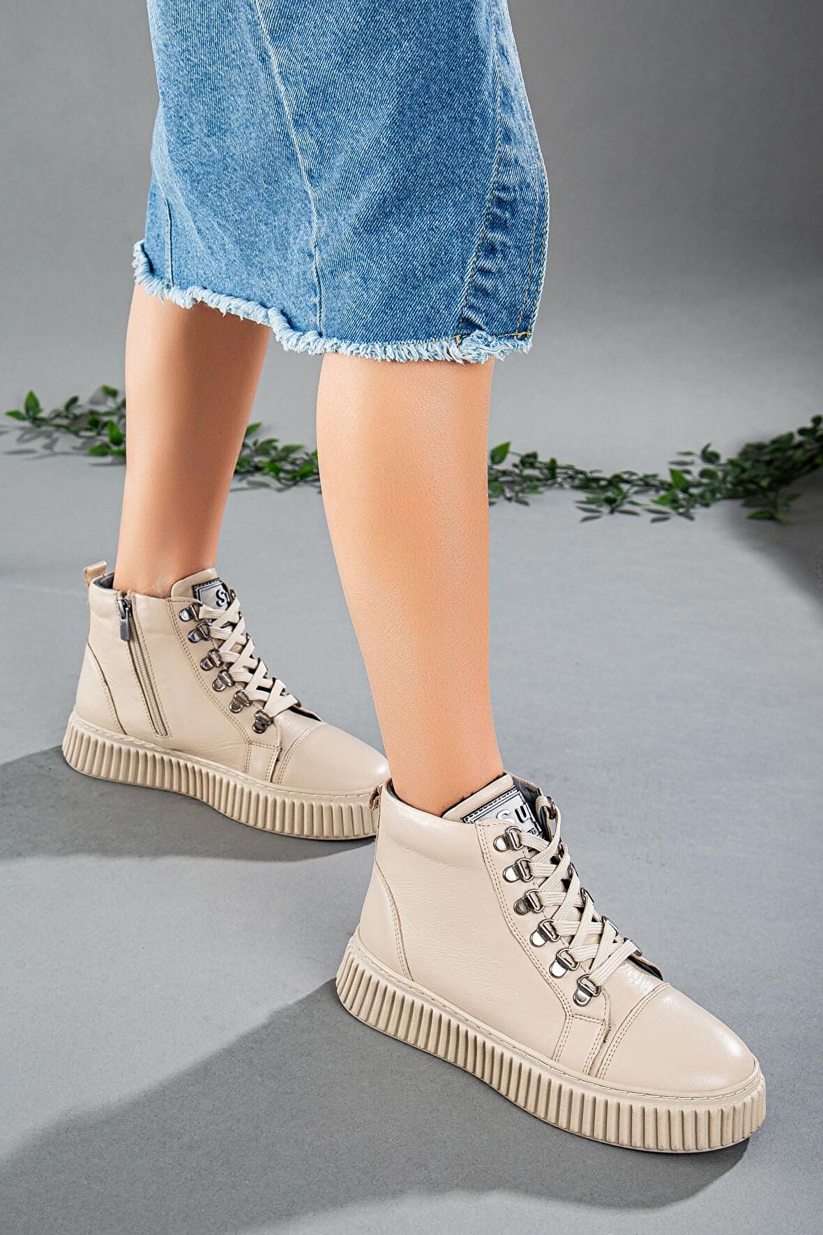 Hakiki Deri Kalın Taban Halka Bağcıklı Bej Kadın Bot