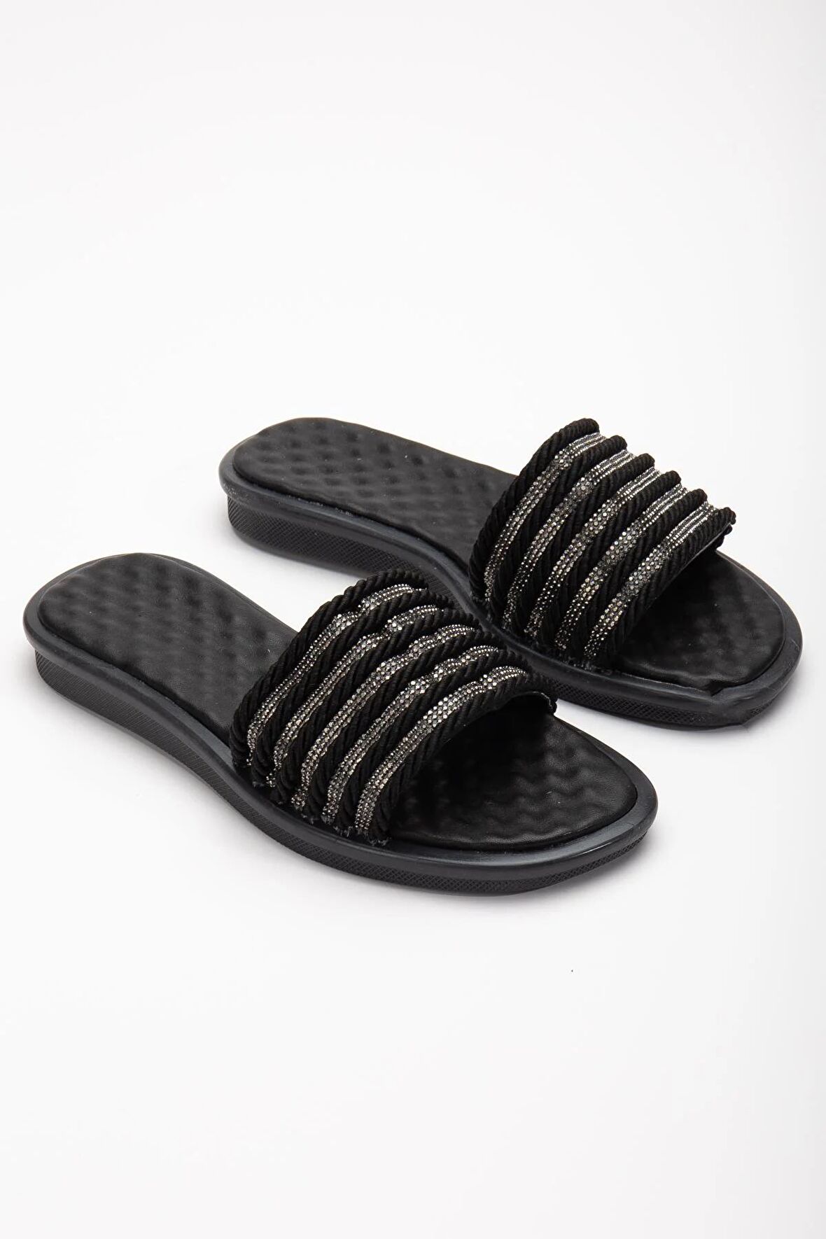 Örgü ve Taş Detaylı Siyah Kadın Düz Taban Terlik