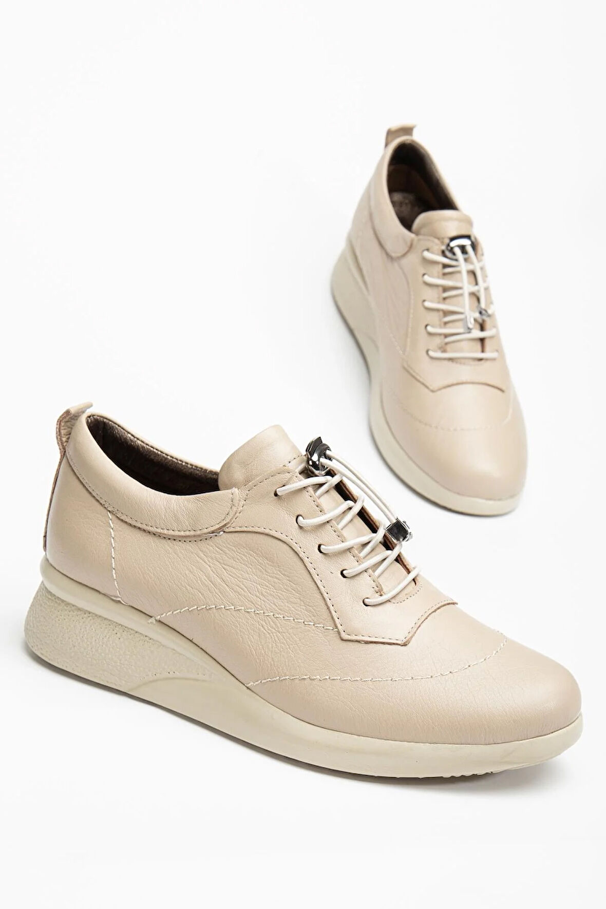 Hakiki Deri Ortopedik Kadın Günlük Ayakkabısı Bej Dolgu Topuklu Elastik Bağcıklı