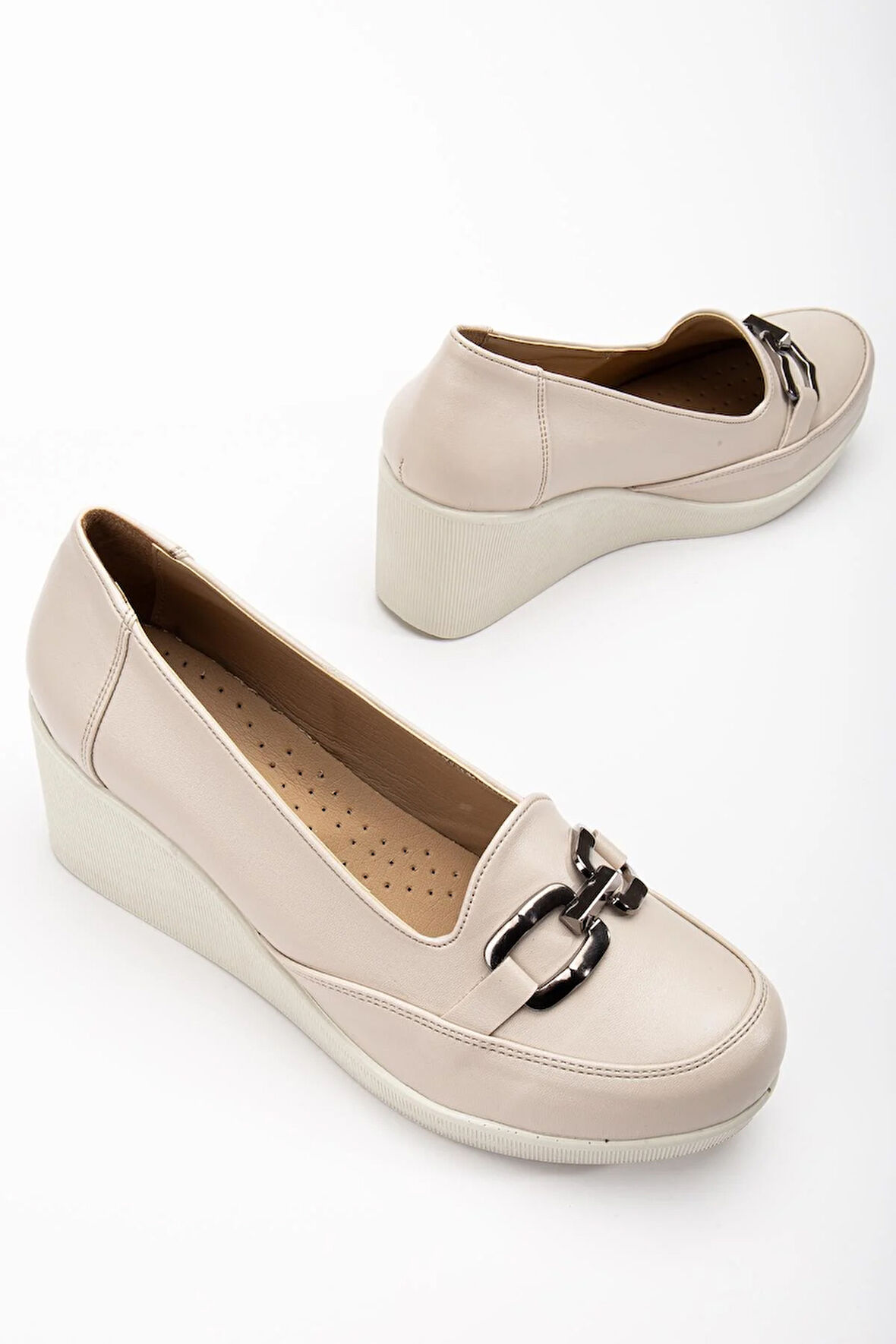 Kadın Dolgu Topuklu Ayakkabı Bej Yüzlü Tokalı