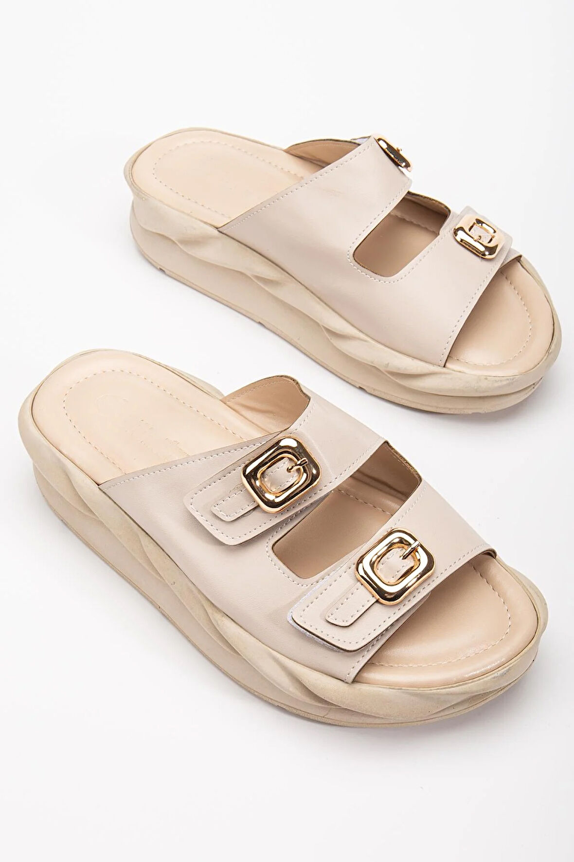 Kadın Dolgu Taban Terlik Bej 2 Bantlı Suni Deri