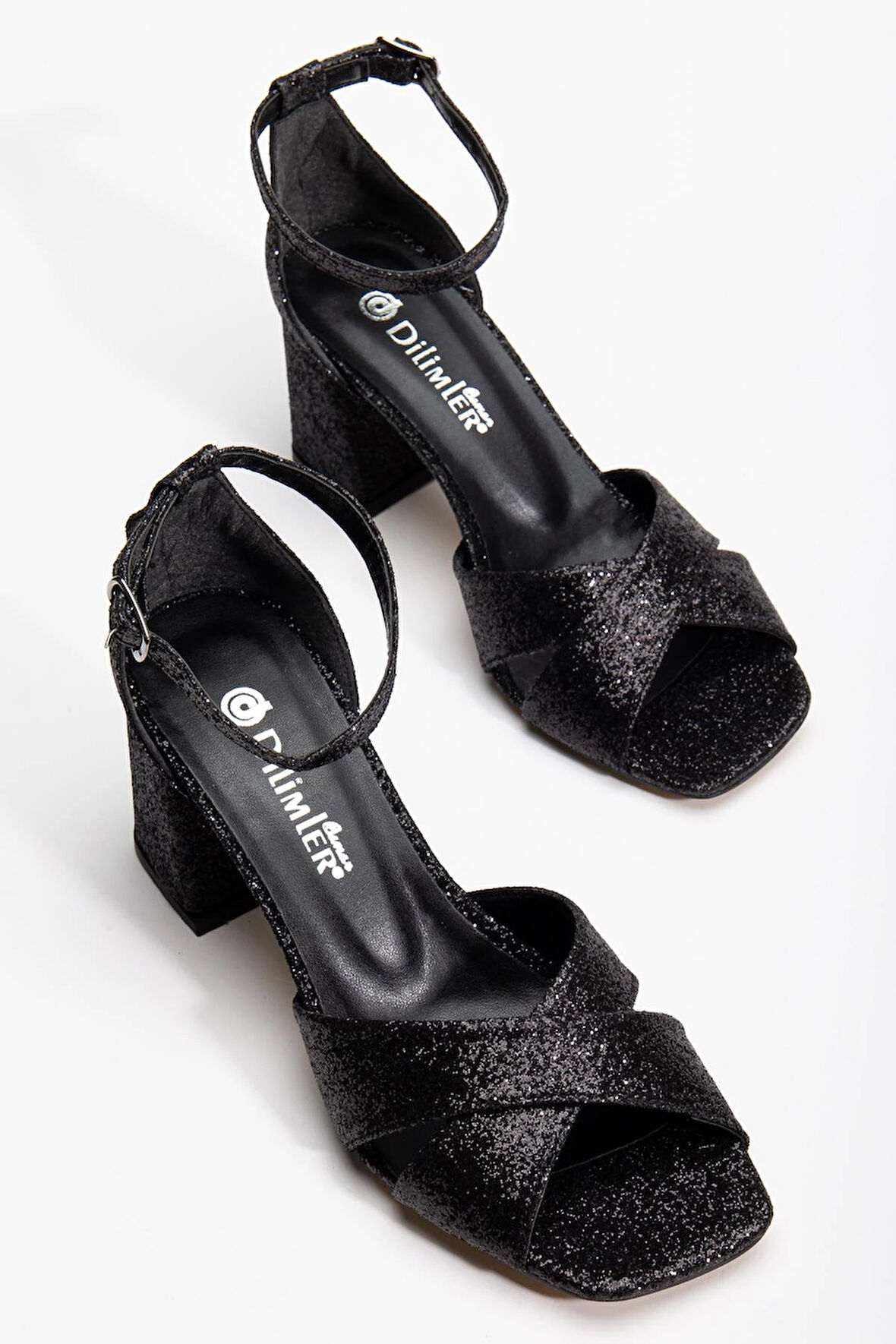 Büyük Numara Kadın Topuklu Sandalet Çapraz Parlak Siyah Bantlı Baretli