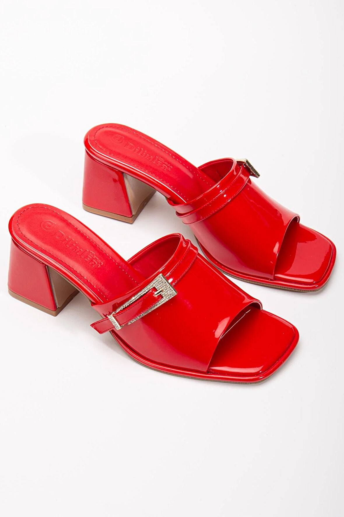 Büyük Beden Kadın Topuklu Terlik Kırmızı Rugan Yüzlü Taşlı Tokalı