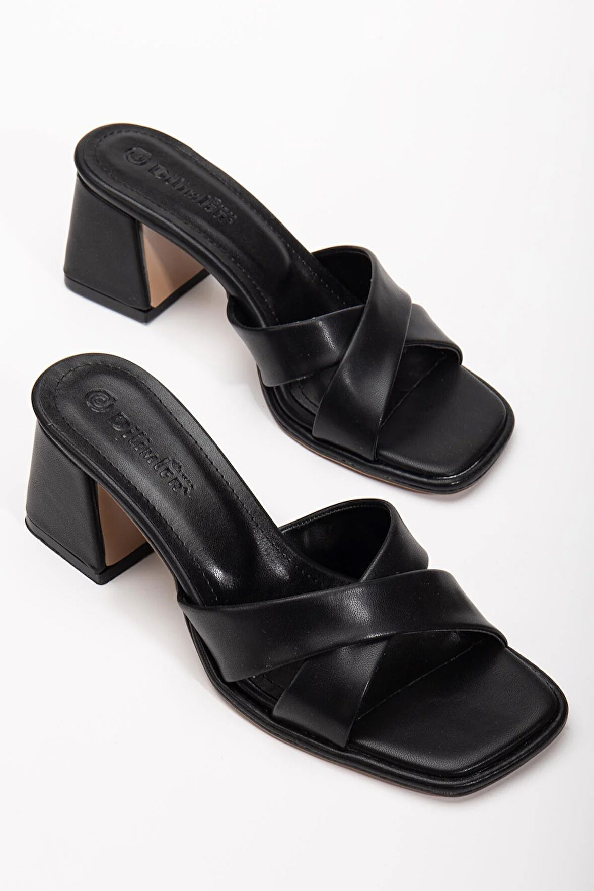 Büyük Beden Kadın Topuklu Terlik Siyah Çapraz Bantlı Kısa Topuklu