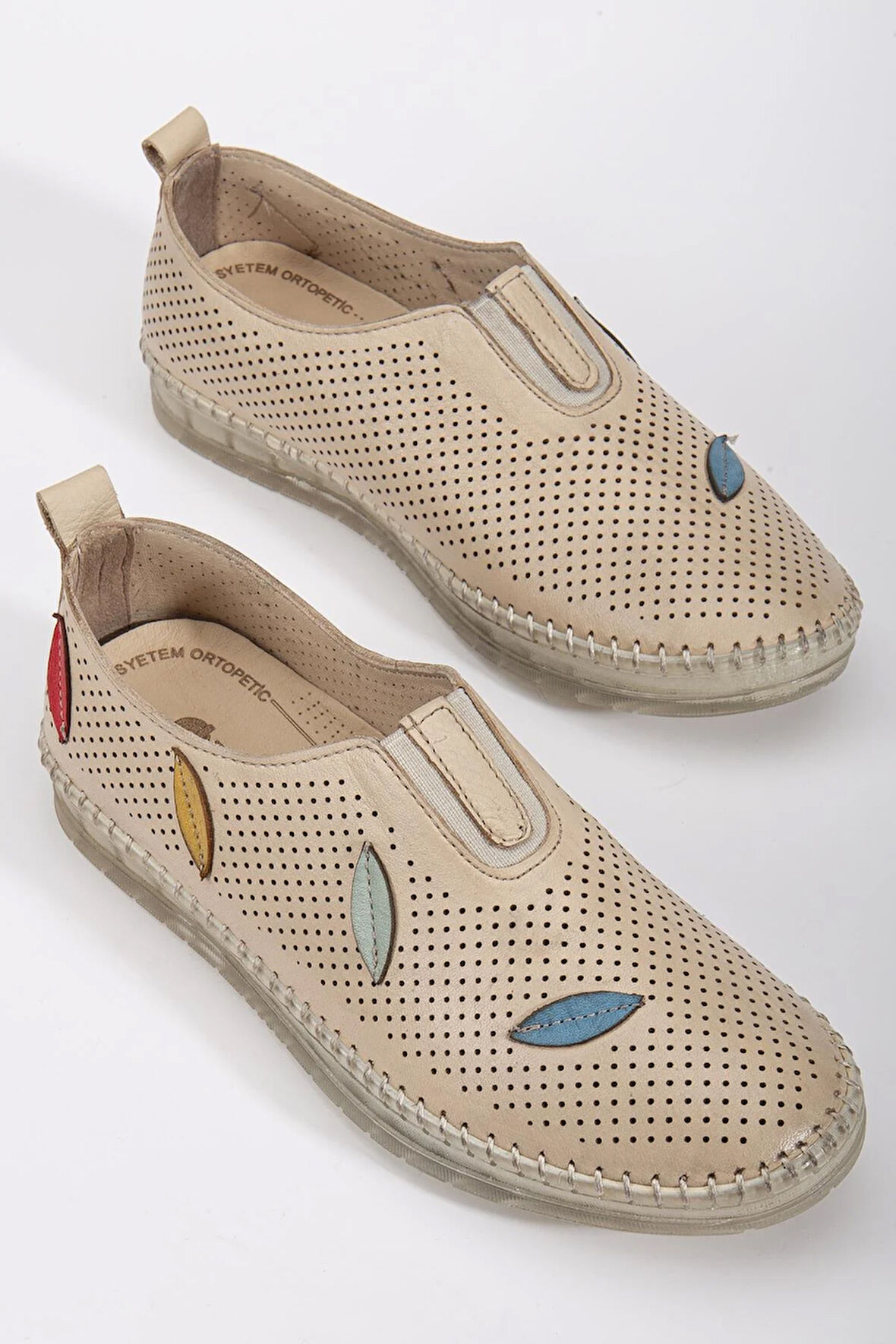 Hakiki Deri Ortopedik Kadın Günlük Ayakkabı Bej Lazer Yaprak Desenli