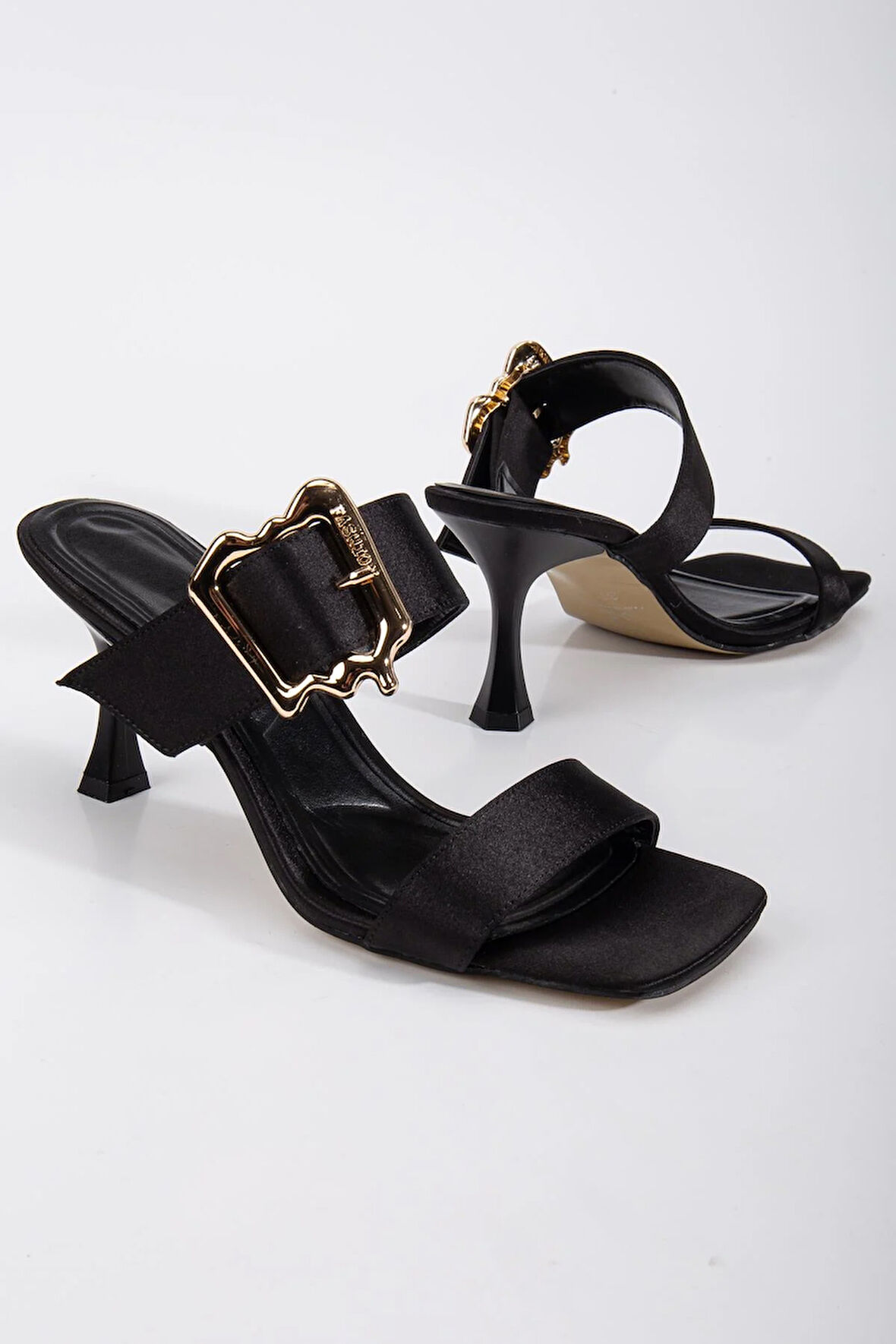 Kadın Topuklu Terlik Siyah Saten Tek Bant Aksesuarlı