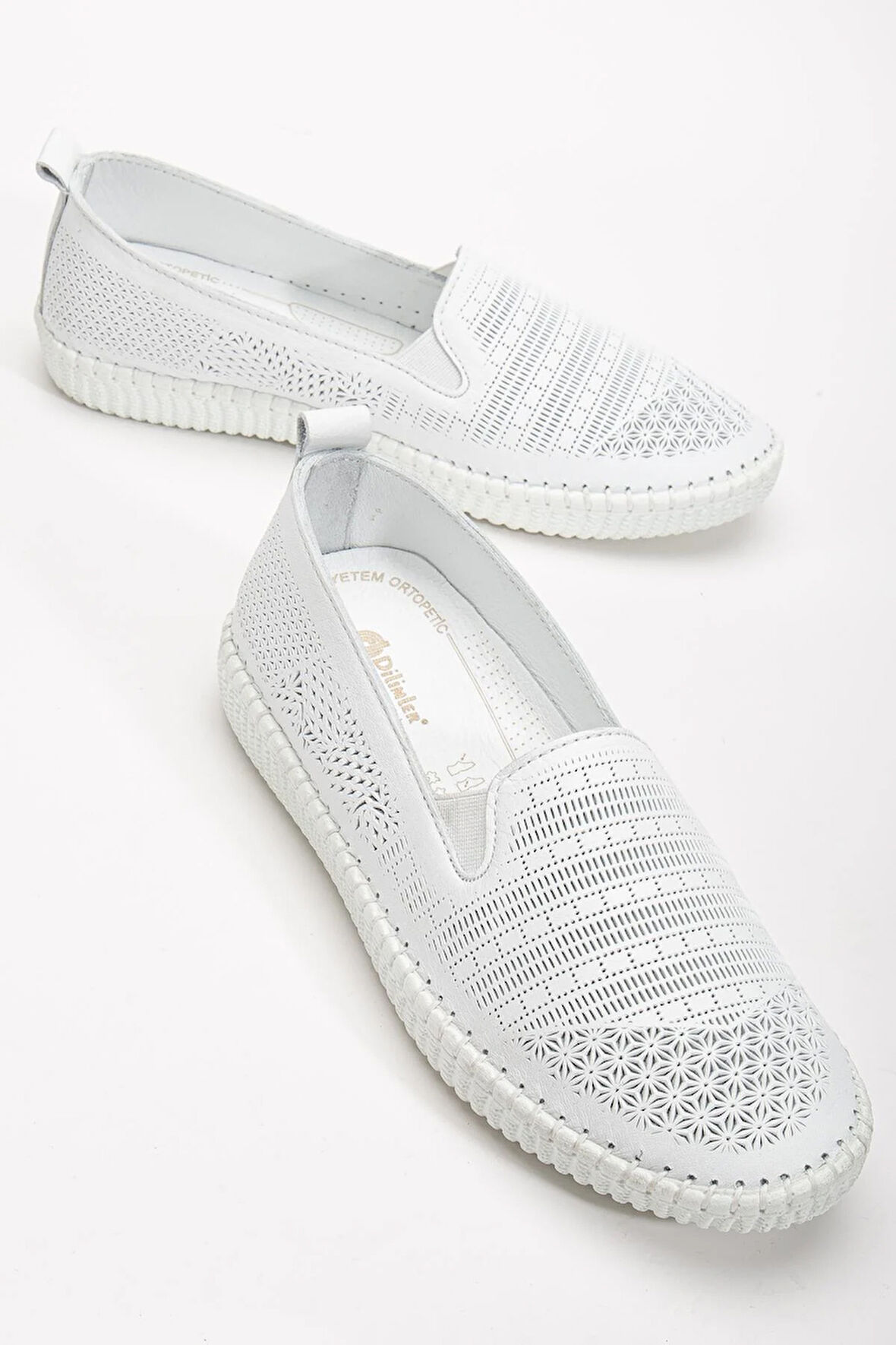 Hakiki Deri Ortopedik Kadın Günlük Ayakkabı Beyaz Bağsız Lazer Baskılı